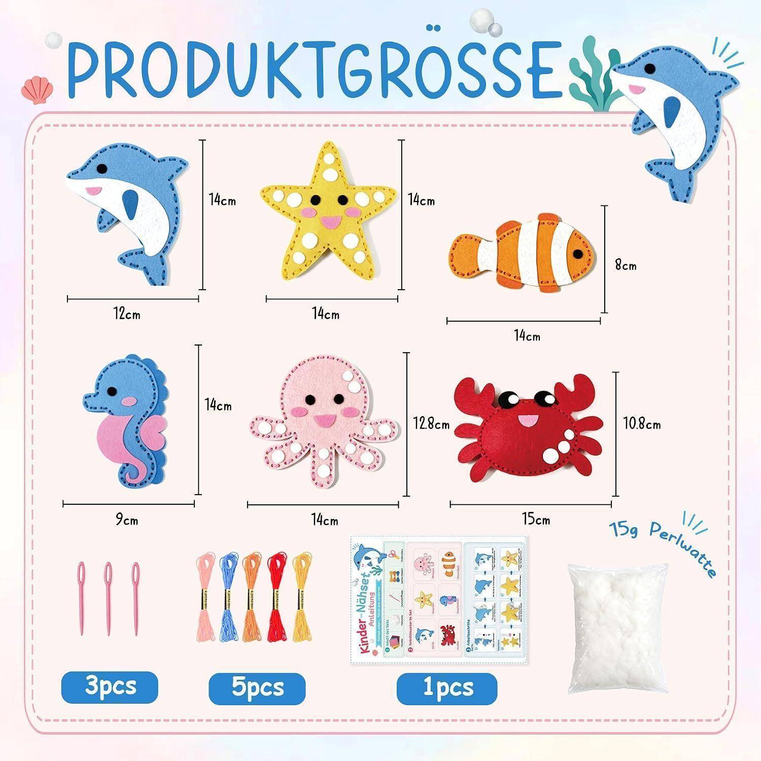 Produktgrößentabelle mit Plüsch-Meerestieren: Hai 12 x 14 cm, Seestern 14 x 14 cm, Fisch 14 x 8 cm, Seepferdchen 9 x 14 cm, Krake 14 x 12,8 cm, Krabbe 15 x 10,8 cm; einschließlich Zubehör und 15g Füllmaterial.