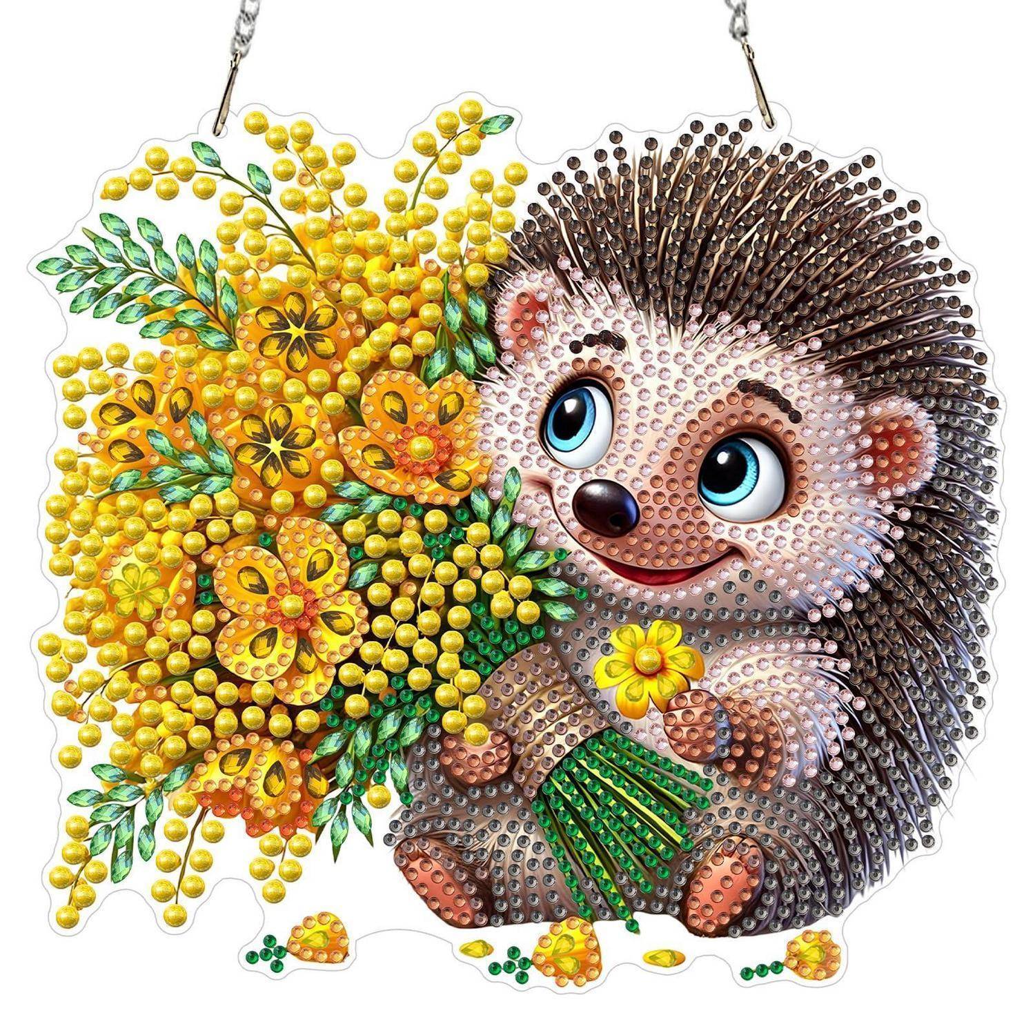 Cartoon-Igel, der eine gelbe Blume hält, neben einem Strauß aus gelben und grünen Blumen, hergestellt aus Schmuckperlen oder Strass.