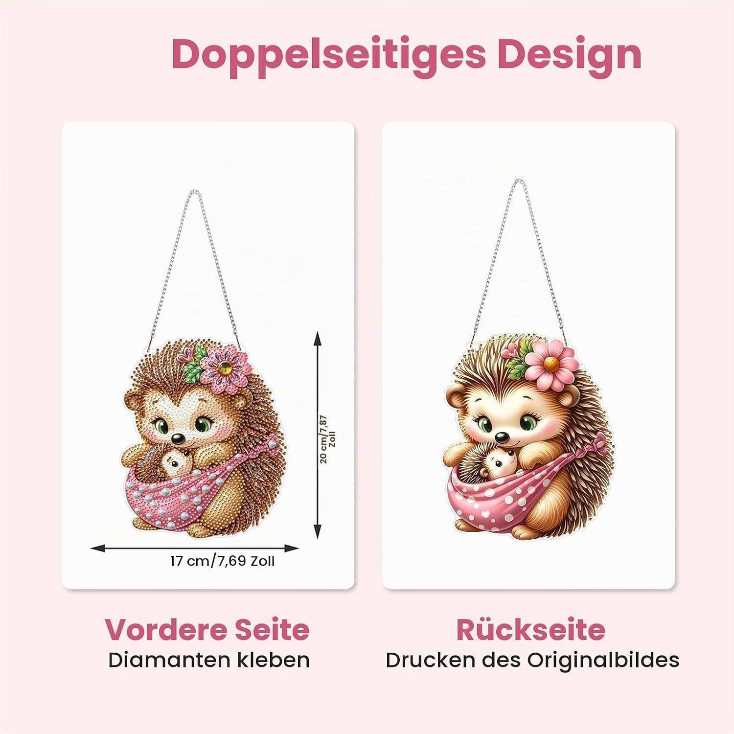 Vergleichsgrafik einer doppelseitigen Igel-Hängdekoration: Vorderseite verwendet Diamantperlen, Rückseite zeigt das gedruckte Originalbild; Größe etwa 17 cm x 20 cm.