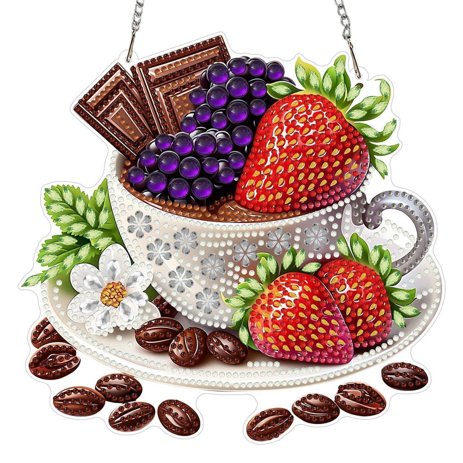 Dekorative Illustration einer Teetasse gefüllt mit Erdbeeren, Trauben und Schokoladenstücken auf einer Untertasse, mit Kaffeebohnen darum herum.