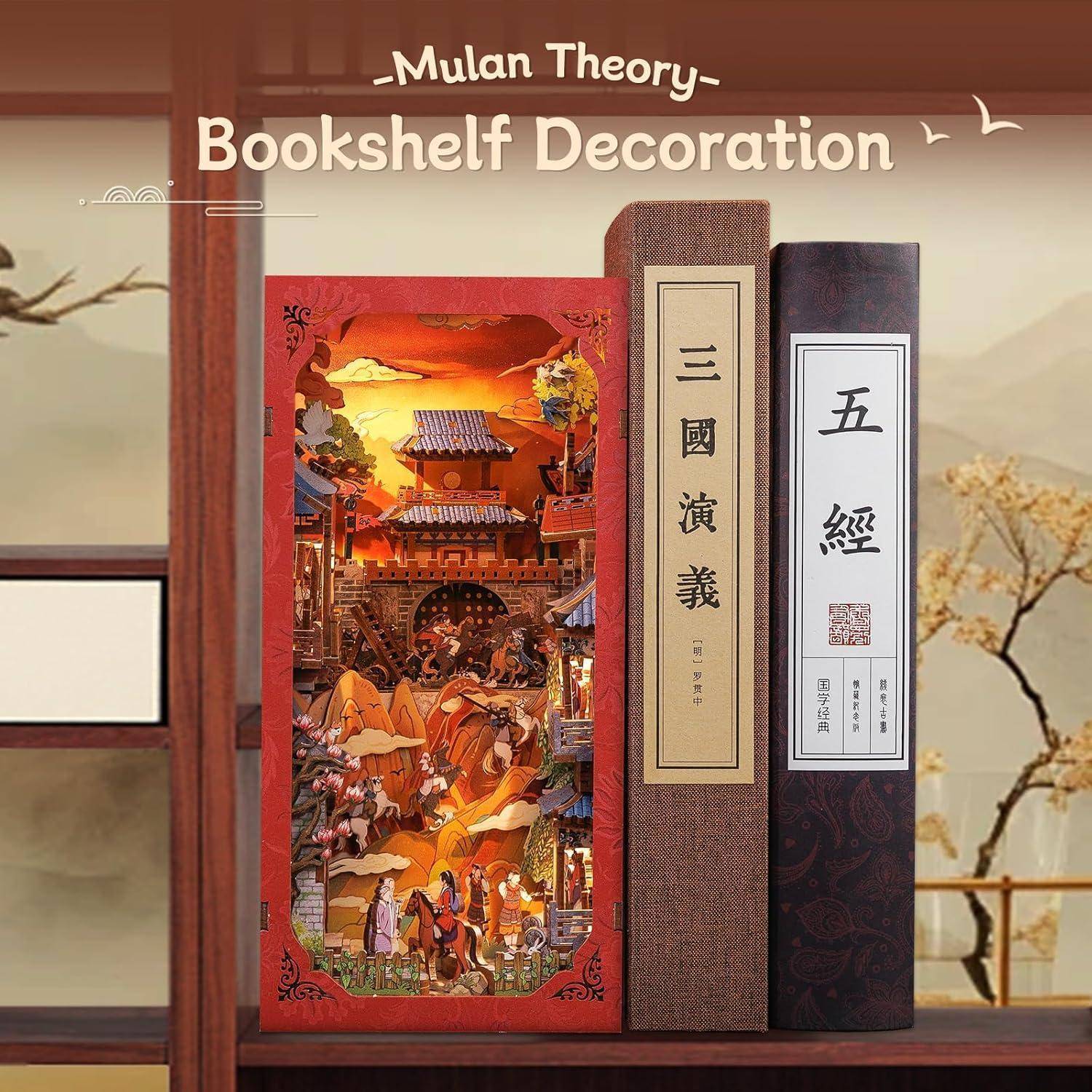 Drei dekorative buchförmige Boxen auf einem Regal, mit chinesischem Text und einer lebendigen Tempelszenen-Illustration auf dem vorderen Umschlag.