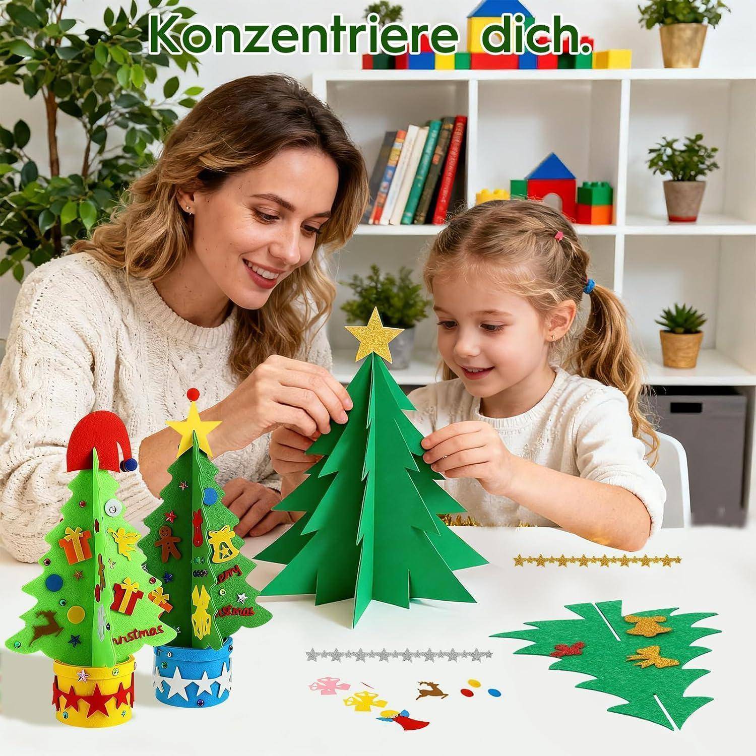 Eine Mutter und Tochter basteln Weihnachtspapierbäume an einem Tisch, mit dem deutschen Wort „Konzentriere dich.