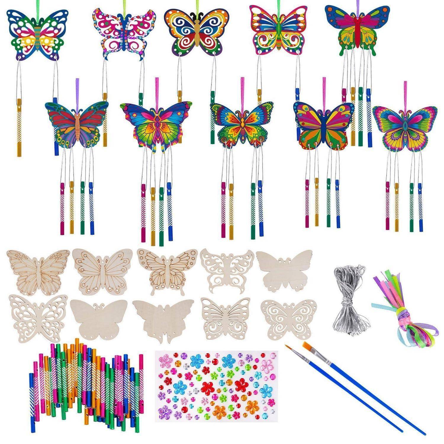 Buntes Schmetterlings-Bastelset mit hängenden Schmetterlingsdekorationen, unvollendeten Holz-Schmetterlingszuschnitten, Bändern, Perlen, Pfeifenreinigern, Aufklebern und Pinseln.