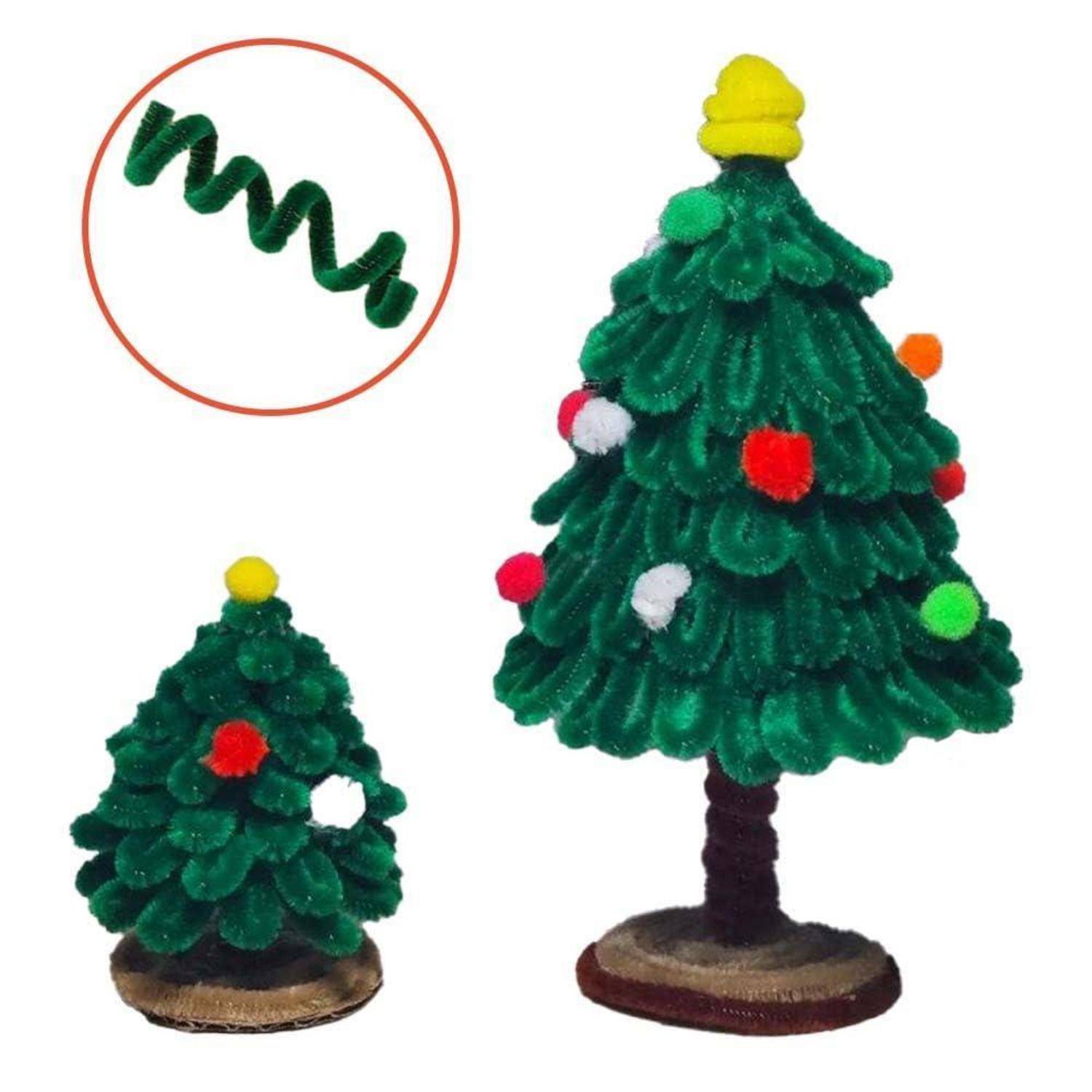 Zwei Pfeifenreiniger-Weihnachtsbäume, einer klein und einer groß, mit bunten Pompons geschmückt und mit gelben Kugeln gekrönt.