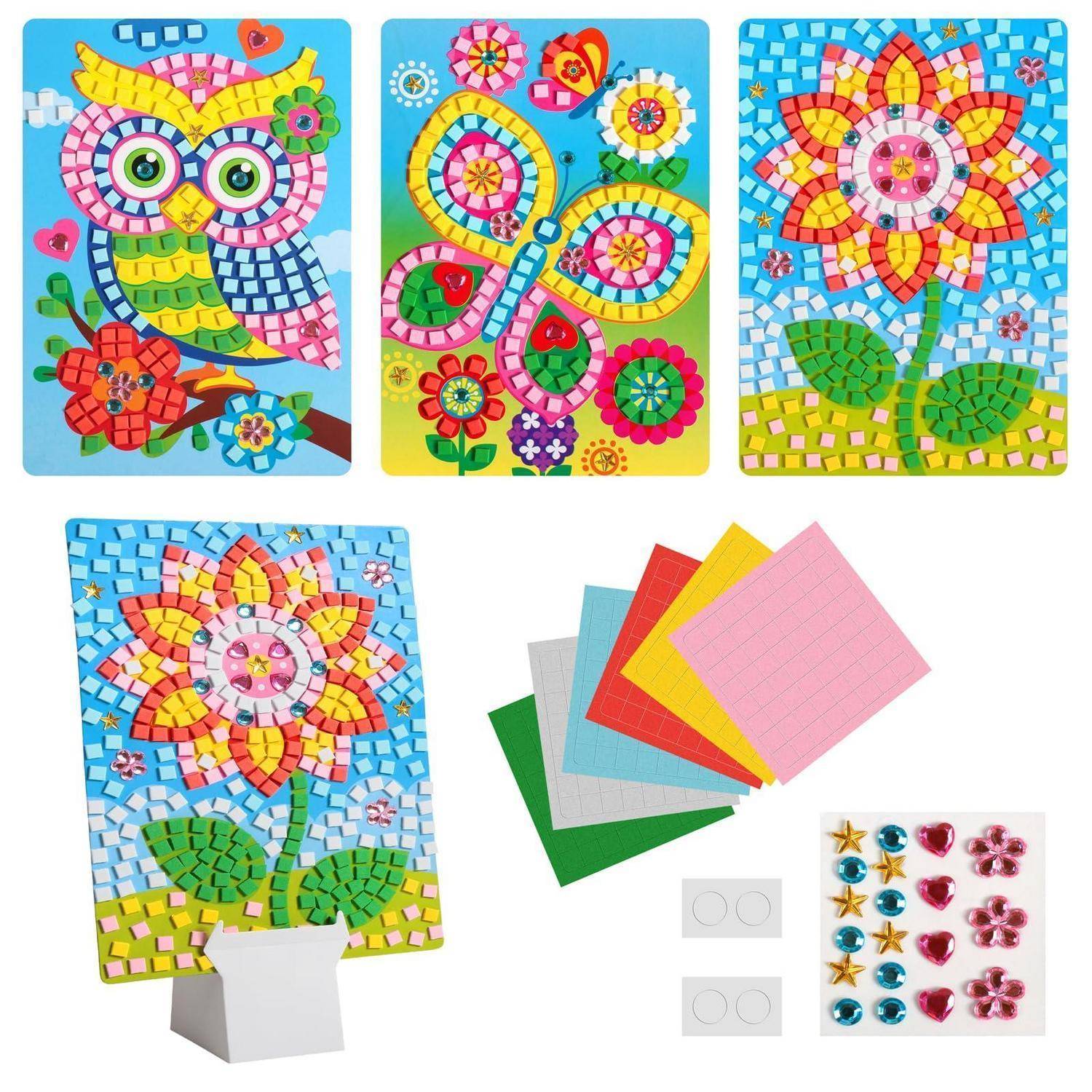 Kollagen aus farbenfrohen Mosaikkunstbeispielen: Eule, Schmetterling, Blume und eine Sonnenblumenkarte mit Klebefliesen und Glitzerstickern.