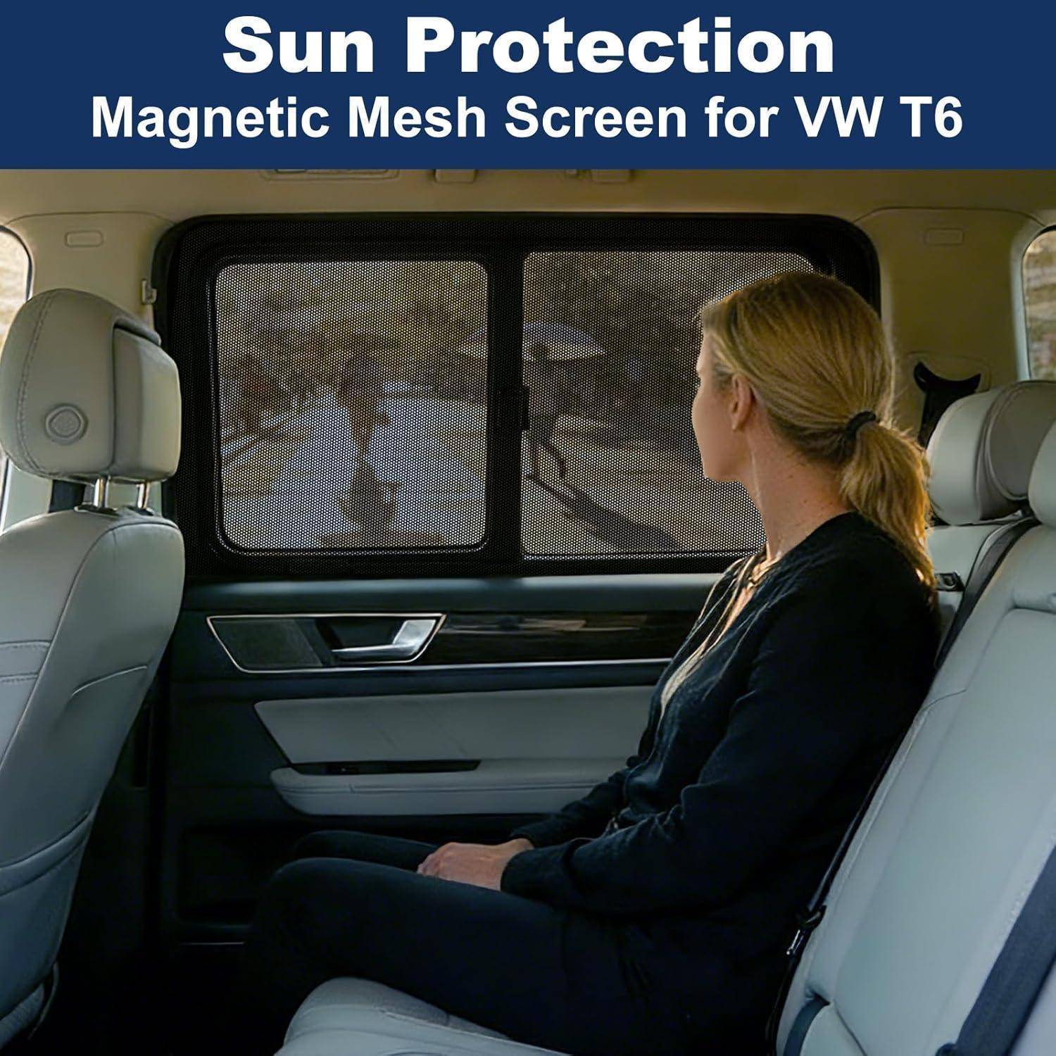 Eine Frau sitzt in einem VW T6 Transporter und blickt durch ein magnetisches Mesh-Sonnenschutzgitter am Seitenfenster hinaus, mit dem Text „Sonnenschutz-Magnetgitter für VW T6