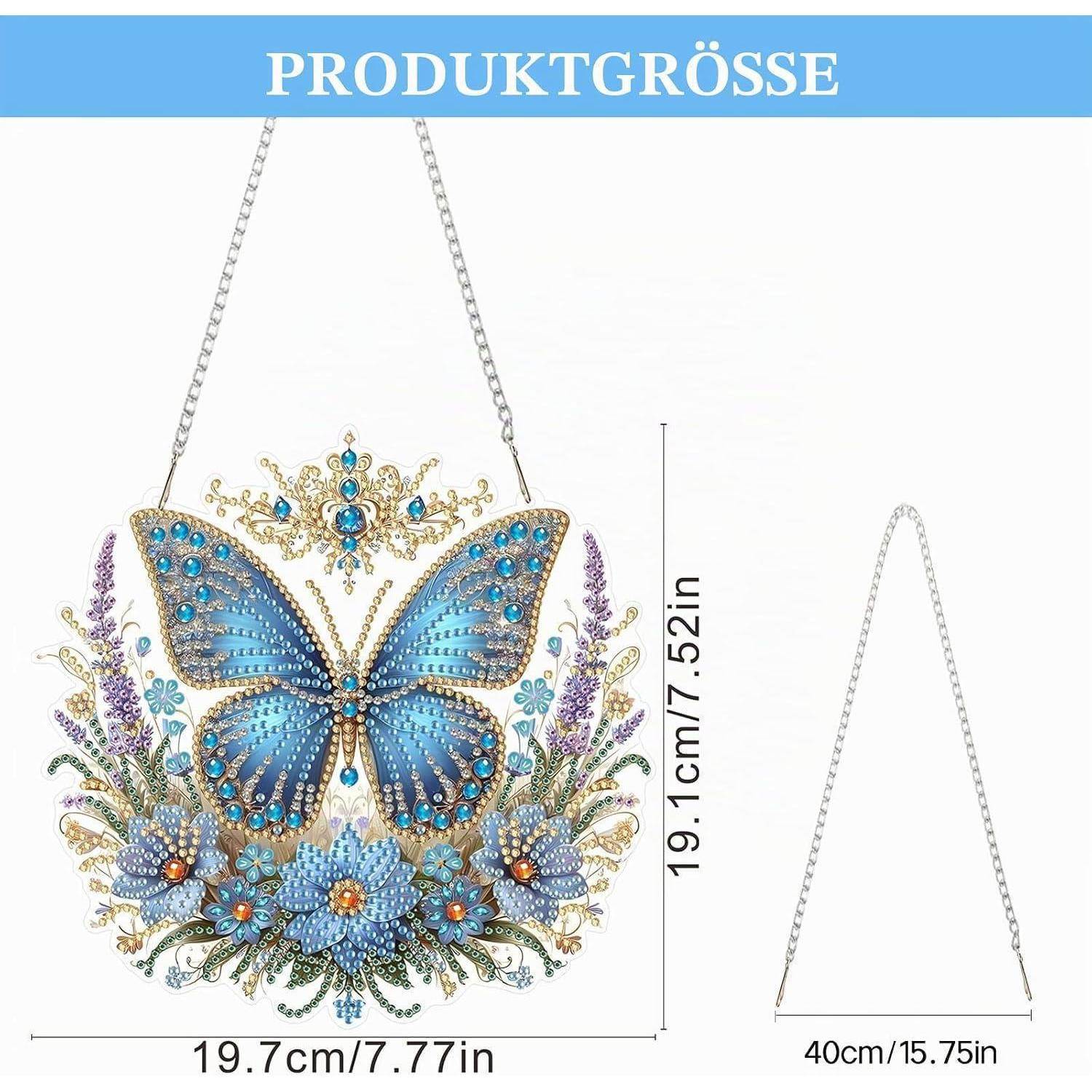 Dekoratives Schmetterling-Wandhänger mit floralen Verzierungen und einer Kette, dargestellt mit Abmessungen von 19,7 cm Breite, 19,1 cm Höhe und 40 cm Hängelänge.