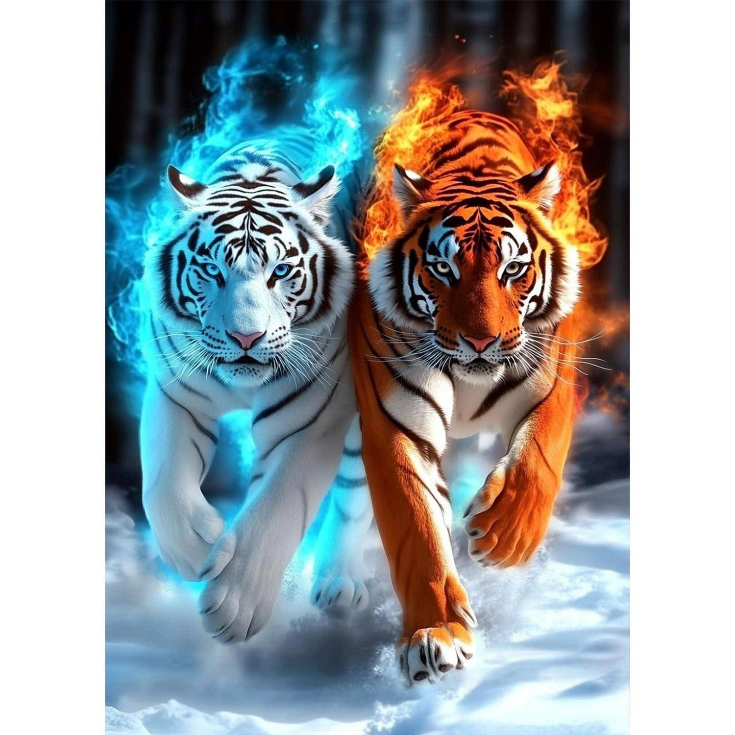 Zwei Tiger laufen nebeneinander durch Schnee, einer weiß mit blauem Feuer und einer orange mit Flammen, was einen beeindruckenden elementaren Kontrast erzeugt.