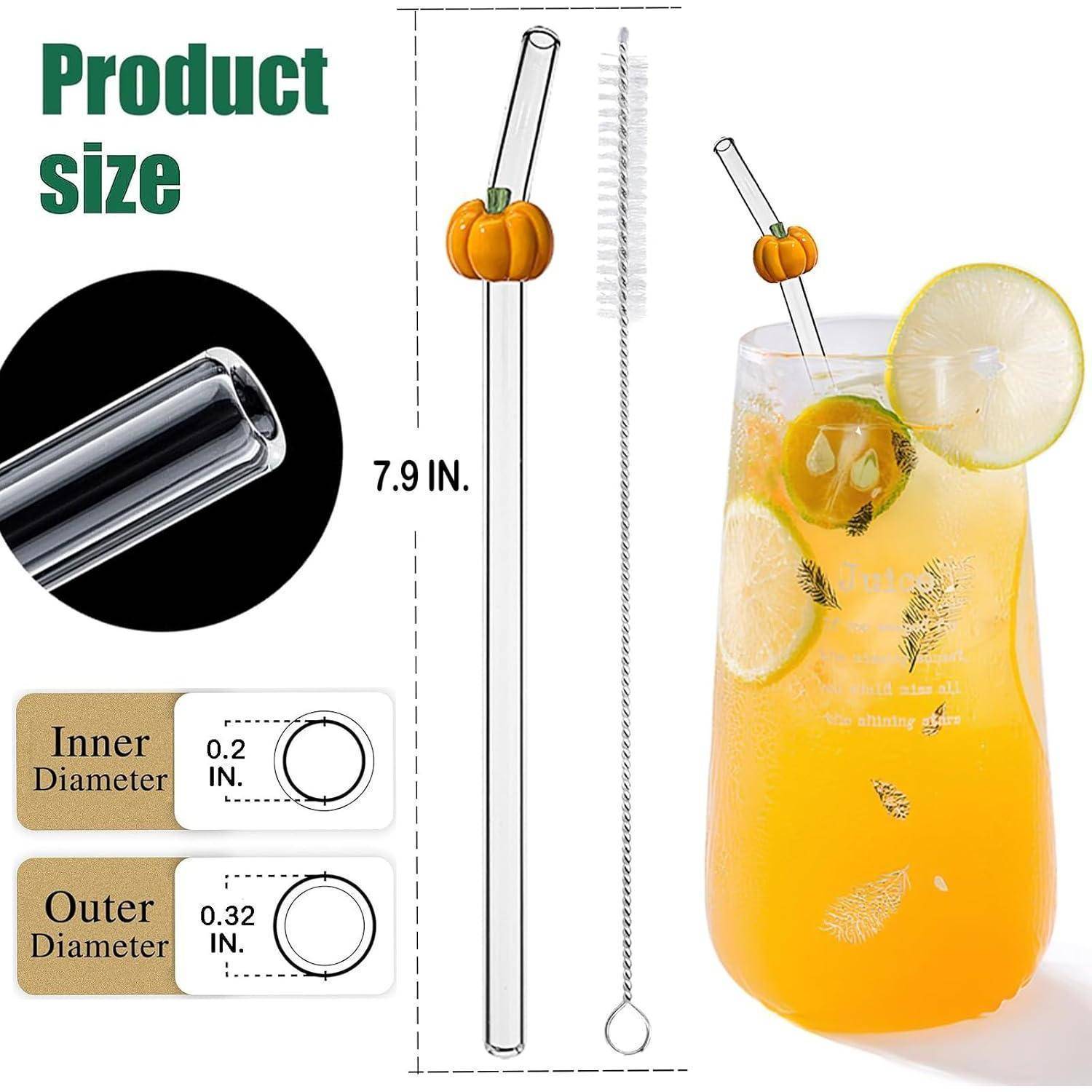 Produktgrößentabelle für einen gläsernen Strohhalm mit Kürbis-Aufsatz und Reinigungsbürste, die eine Länge von 7,9 Zoll und innere und äußere Durchmesser von 0,2 und 0,32 Zoll zeigt.