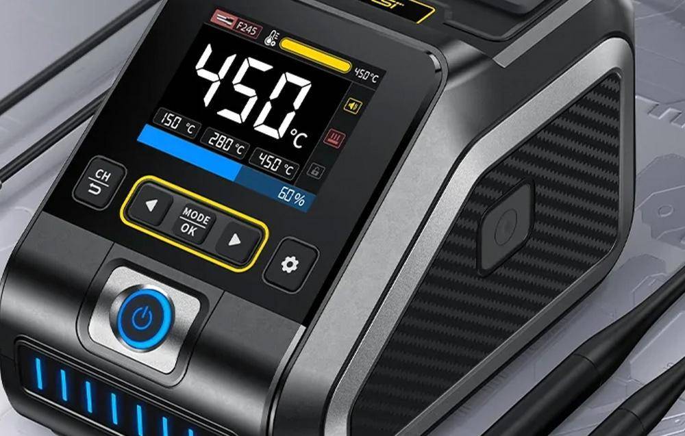 Nahaufnahme einer kompakten Bedienleiste eines elektronischen Geräts mit einer digitalen Anzeige, die 450°C zeigt, sowie Tasten für Modus, Temperatur und Stromversorgung.