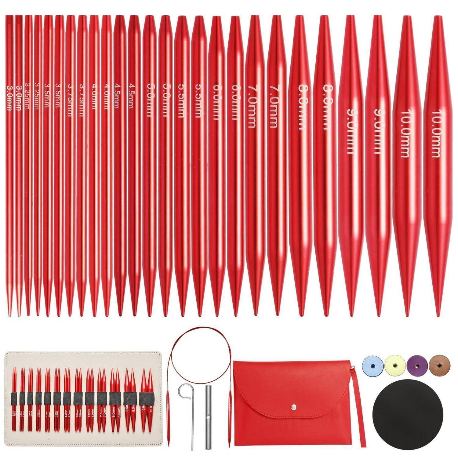 Satz aus roten Metallstricknadel-Spitzen in Größen von 2,0 mm bis 10,0 mm, mit Kabeln, Verbindern, rotem Etui und Zubehör.