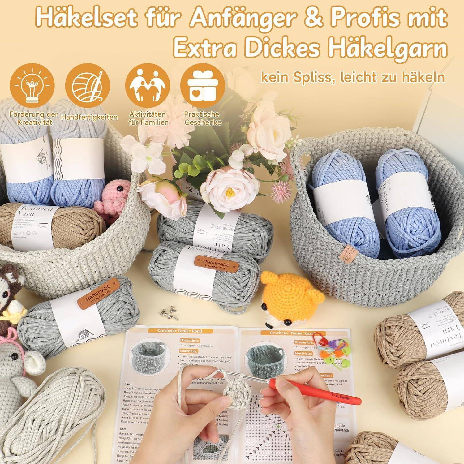 Werbebild von extra-dicker Häkelvkwolle mit Körben, Blumen und Händen beim Häkeln; deutscher Text besagt, dass es für Anfänger und Profis geeignet ist, nicht aufsplitternd, einfach zu häkeln.