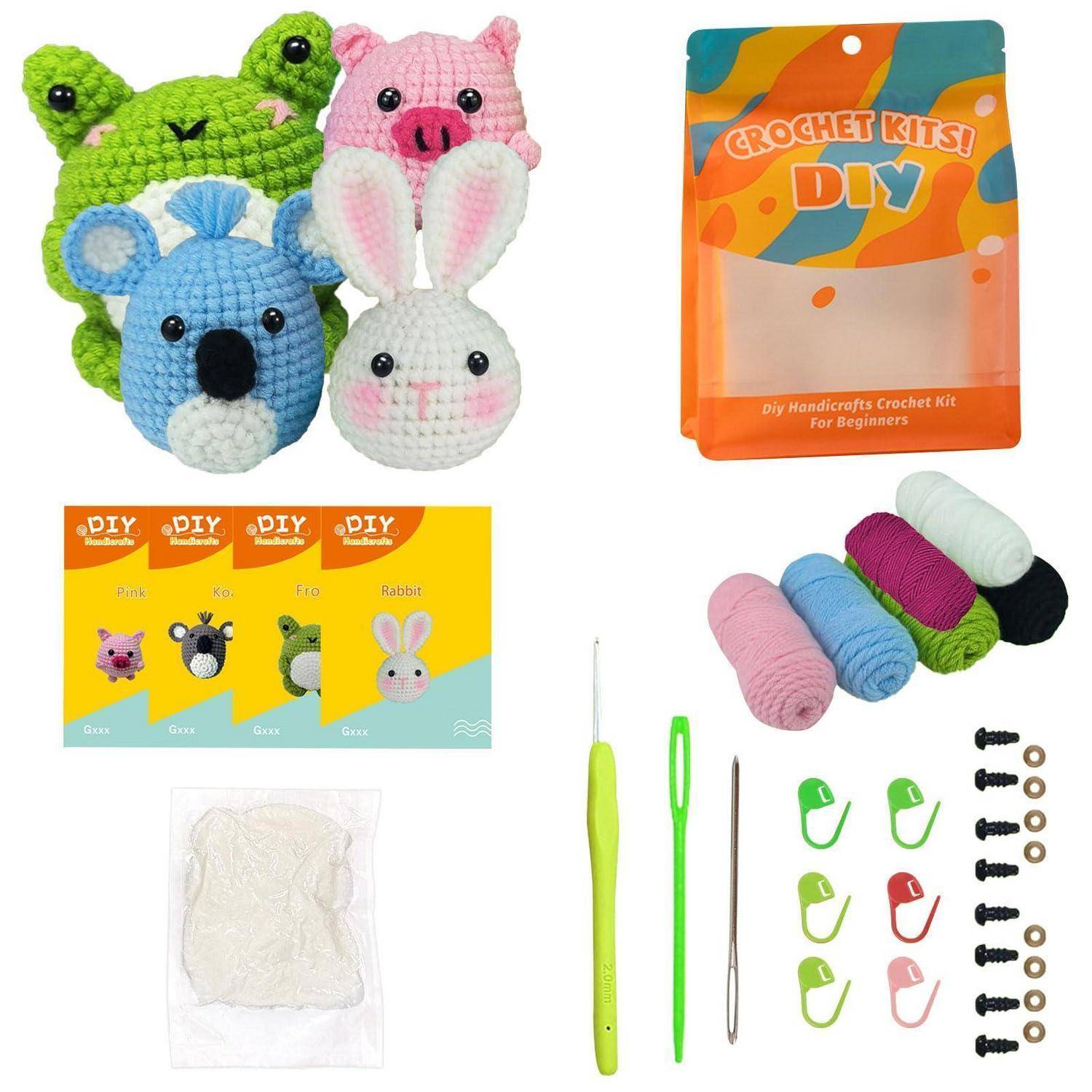 Gehalt des Häkelsets gezeigt: vier Amigurumi-Tierfiguren, Verpackung, Anleitung, Garnknäuel, Häkelhaken, Nadel, Maschenmarkierer, Füllmaterial, Augen und kleine Metallteile.