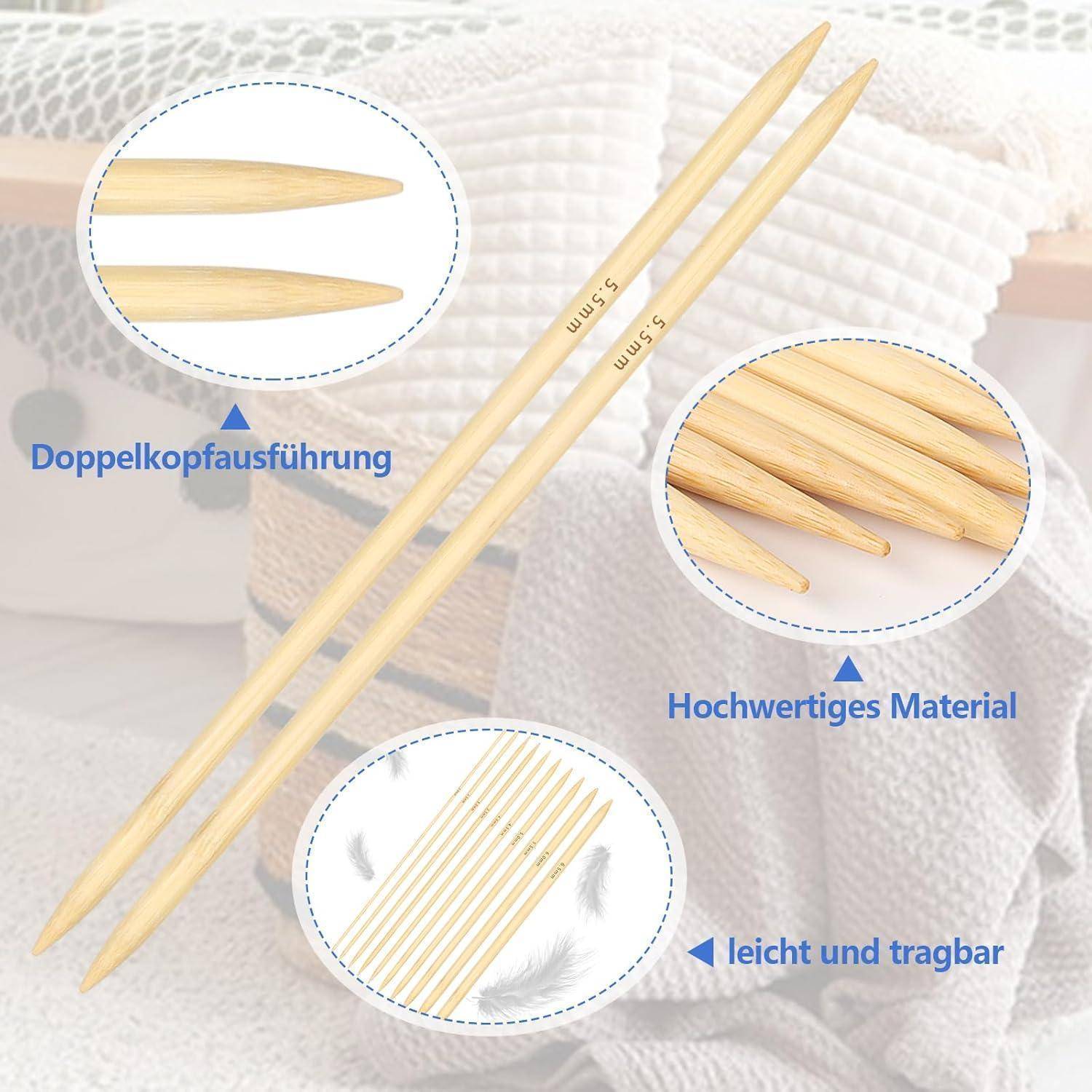 Werbebild von zwei Bambusstricknadeln mit Beschriftungen in Deutsch, die das Doppelspitzen-Design, das hochwertige Material und die leichte Tragbarkeit hervorheben.