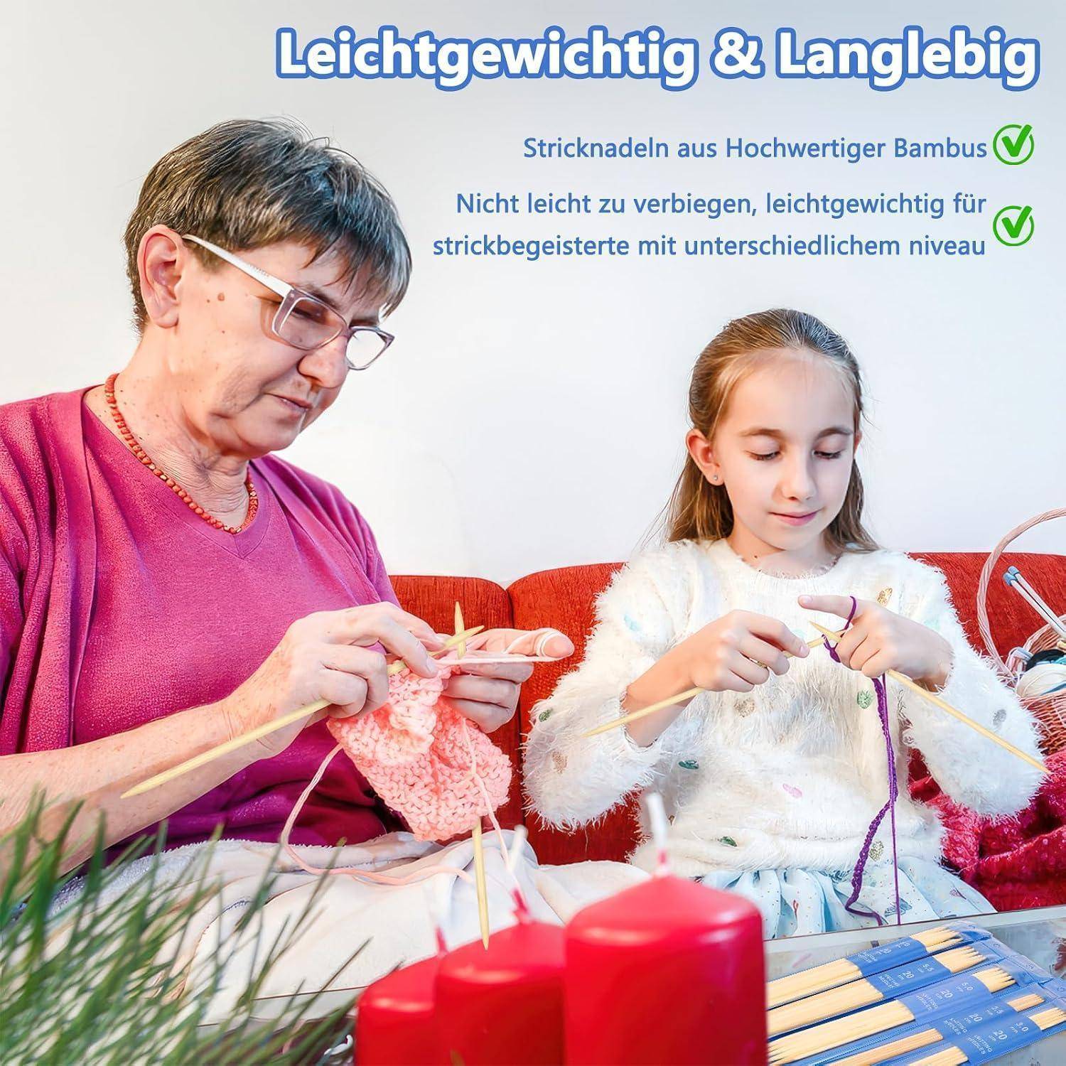 Ältere Frau und junges Mädchen stricken mit Bambusnadeln; deutscher Text sagt „Leicht & Langlebig
