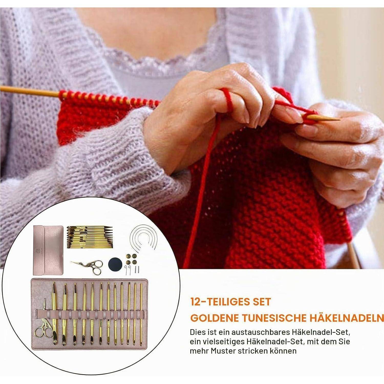 Person, die ein rotes Kleidungsstück mit auswechselbarem Tunesischem Häkelnadel-Set strickt, das in einer kreisförmigen Einfügung gezeigt wird; deutscher Text sagt „12-TEILIGES SET GOLDENE TUNESISCHE HÄKELNADELN