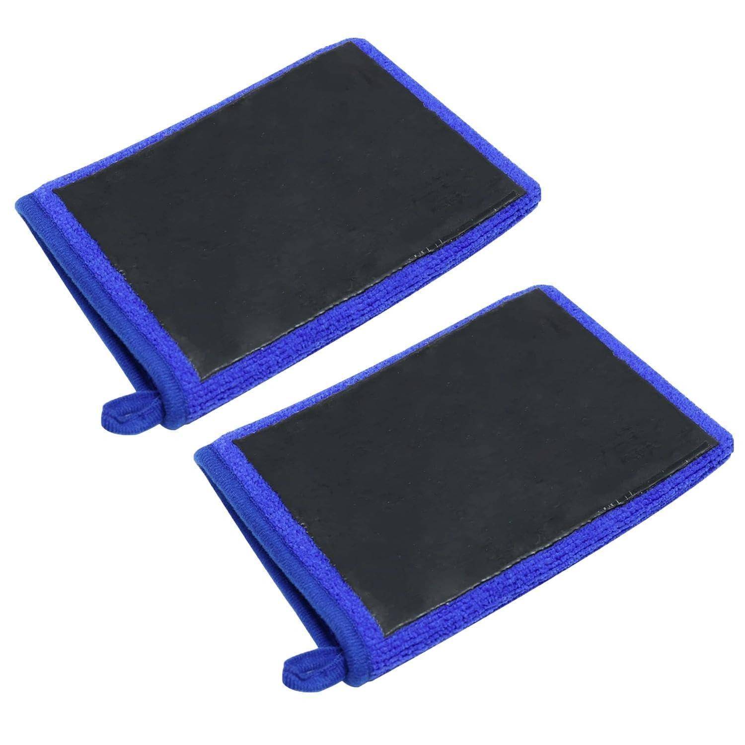 Zwei blau-schwarze rechteckige Handgelenk-Stützpolster auf weißem Hintergrund.