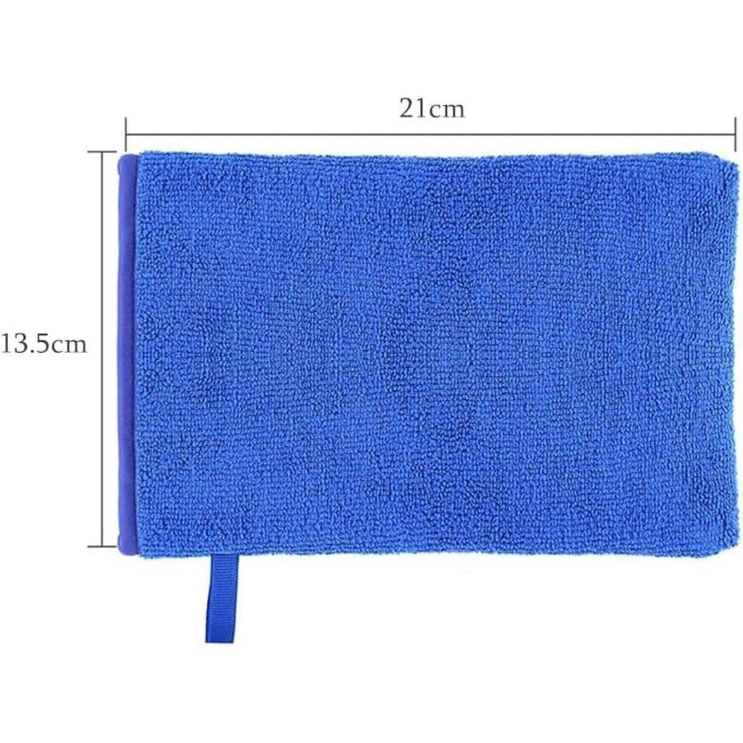Blaue rechteckige Mikrofaser-Tasche oder Tuch, gezeigt mit Abmessungen von 21 cm Breite und 13,5 cm Höhe, und einer kleinen Aufhängeschlaufe am unteren Ende.