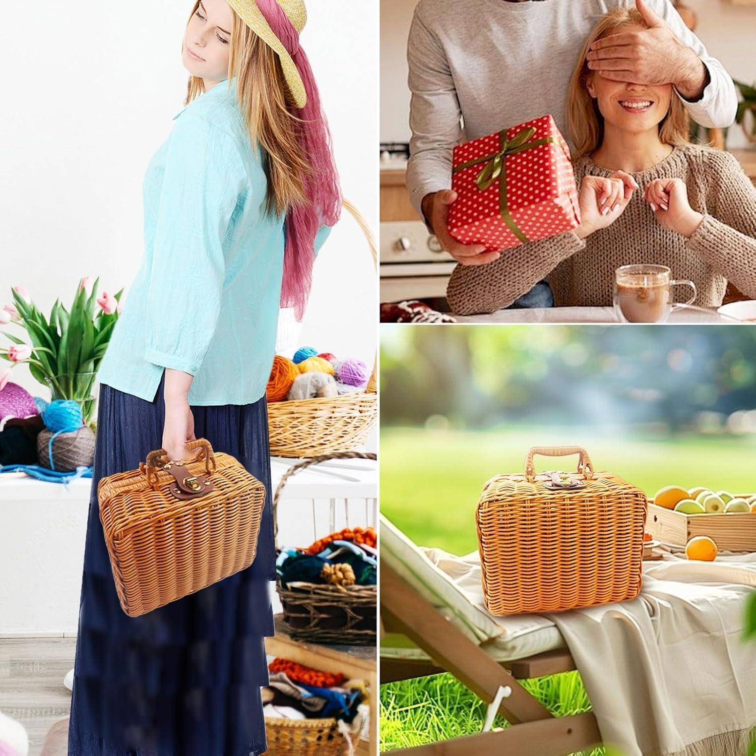 Collage aus drei Szenen mit einem WeidenPicknickkorb: eine Frau hält ihn, ein Mann überrascht eine sitzende Frau mit einer Geschenkbox, und der Korb liegt auf einer Outdoor-Decke mit Obst.