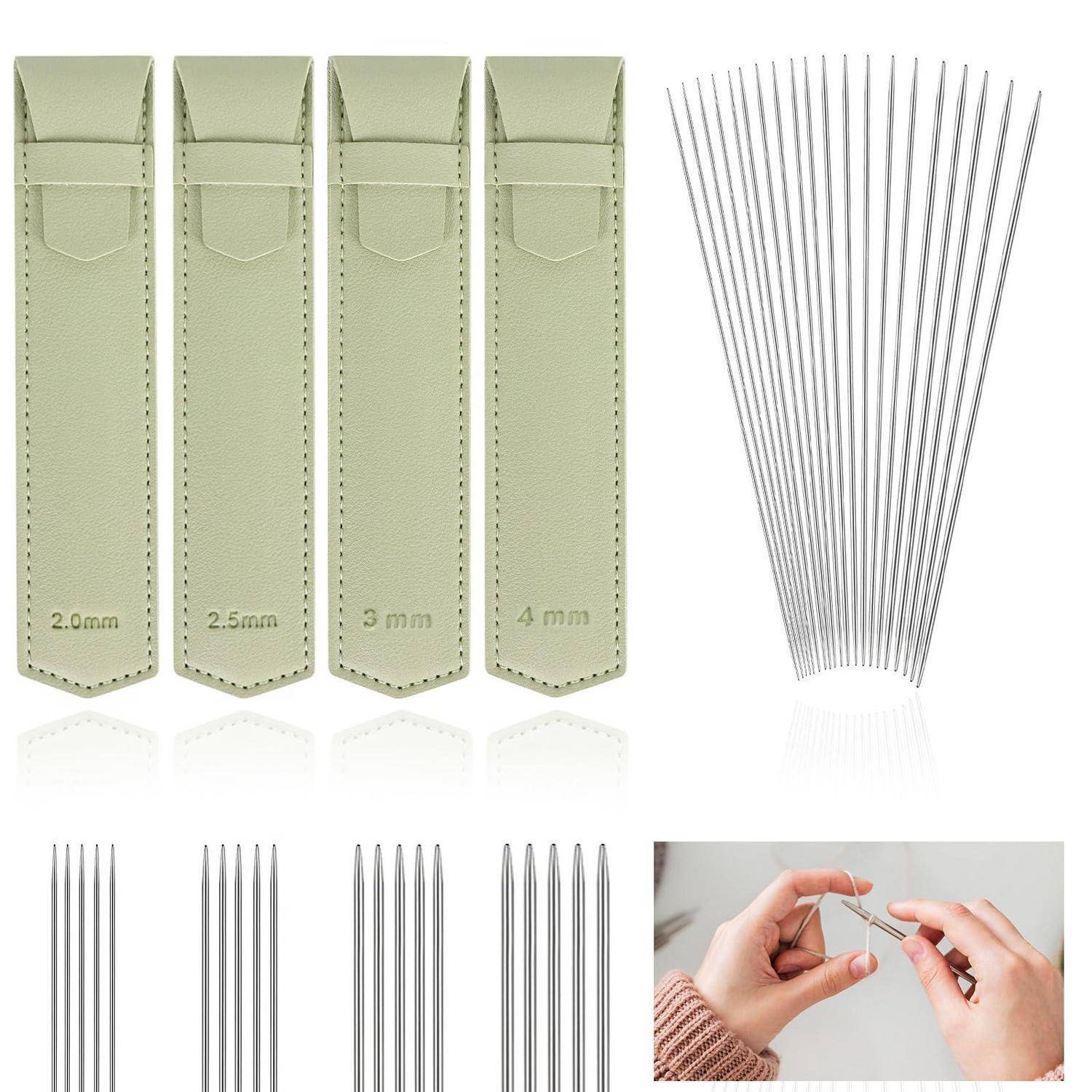 Filznadel-Werkzeugsatz mit vier Ledertaschen mit den Bezeichnungen 2,0 mm, 2,5 mm, 3 mm und 4 mm, plus mehrere feine Ersatznadeln und eine Hand, die das Werkzeug benutzt.
