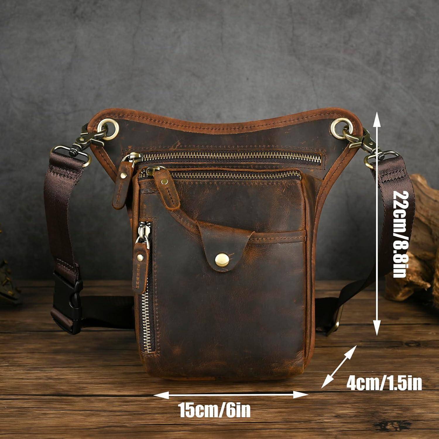 Braune Ledertasche zum Umhängen mit mehreren Reißverschlusstaschen, gezeigt mit den Abmessungen 15 cm breit, 22 cm hoch und 4 cm tief.