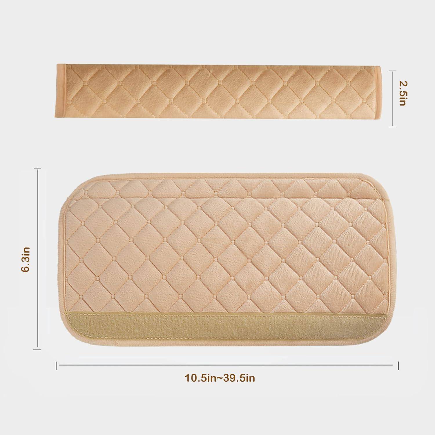 Beige gesteppte rechteckige Tasche mit den Abmessungen: 2,5 Zoll Höhe, 6,3 Zoll Breite und 10,5 bis 39,5 Zoll Länge.