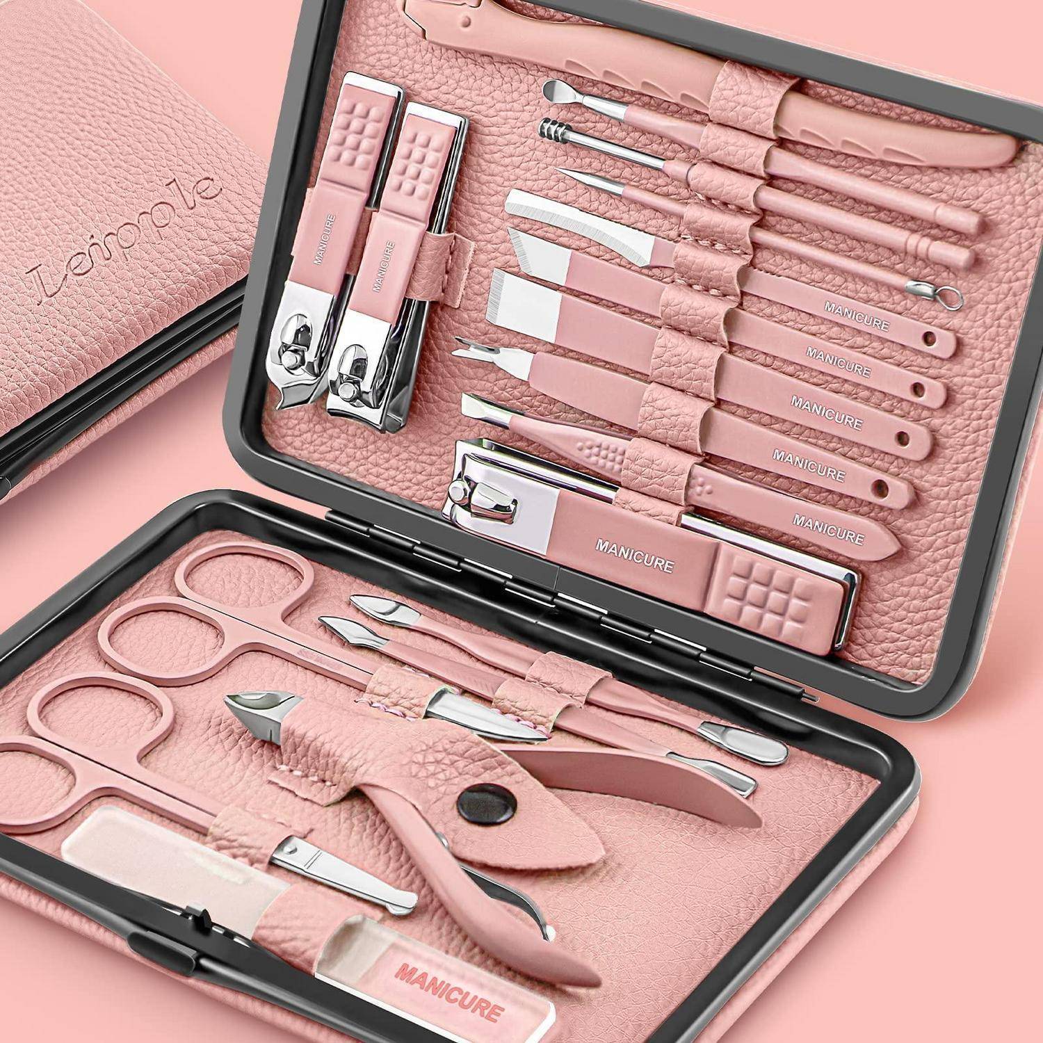 Nagelpflege- und Pediküre-Pflegeset in Rosa in einem offenen Koffer mit Nagelknipsern, Schere, Pinzette, Feilen und Nagelhautwerkzeugen ordentlich angeordnet.