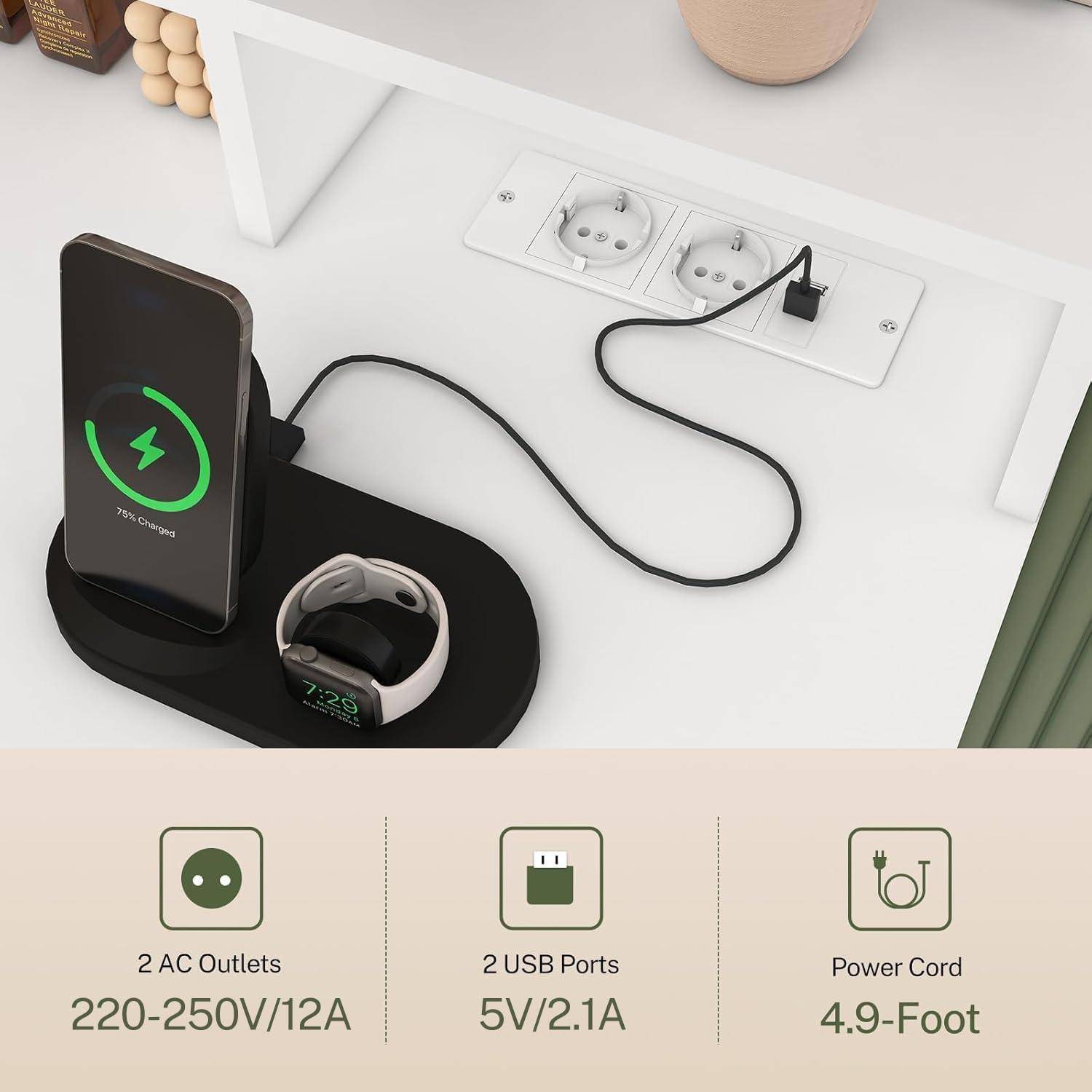 Drahtlose Ladestation auf einem Schreibtisch mit einem Smartphone und einer Smartwatch, die geladen werden; Bildbezeichnungen zeigen 2 AC-Steckdosen, 2 USB-Anschlüsse und ein 4,9 Meter langes Stromkabel.