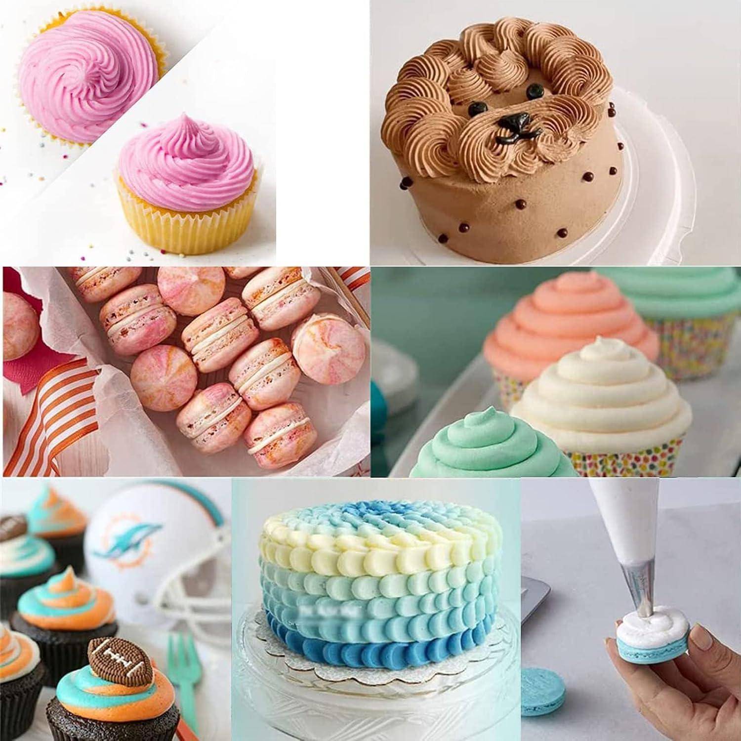 Collage aus dekorierten gebackenen Desserts: rosa Cupcakes, eine Schokoladentorte, rosa Makronen, pastellfarbene Cupcakes, Fußball-Cupcakes, eine blau getönte Torte und Glasur, die auf einen Keks gespritzt wird.