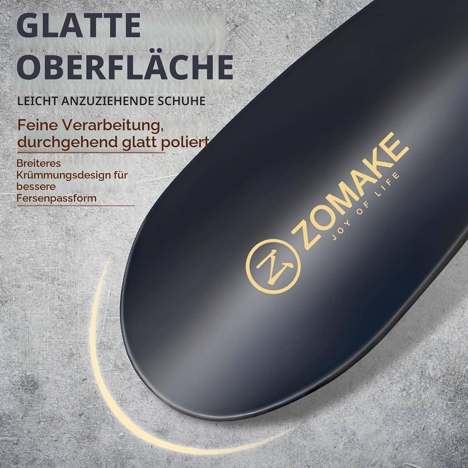 Nahaufnahme einer schwarzen ZOMAKE-Schuheinlage mit goldenem Logo, gezeigt auf grauem Hintergrund mit deutschem Text, der eine glatte Oberfläche und bequemen Sitz bewirbt.