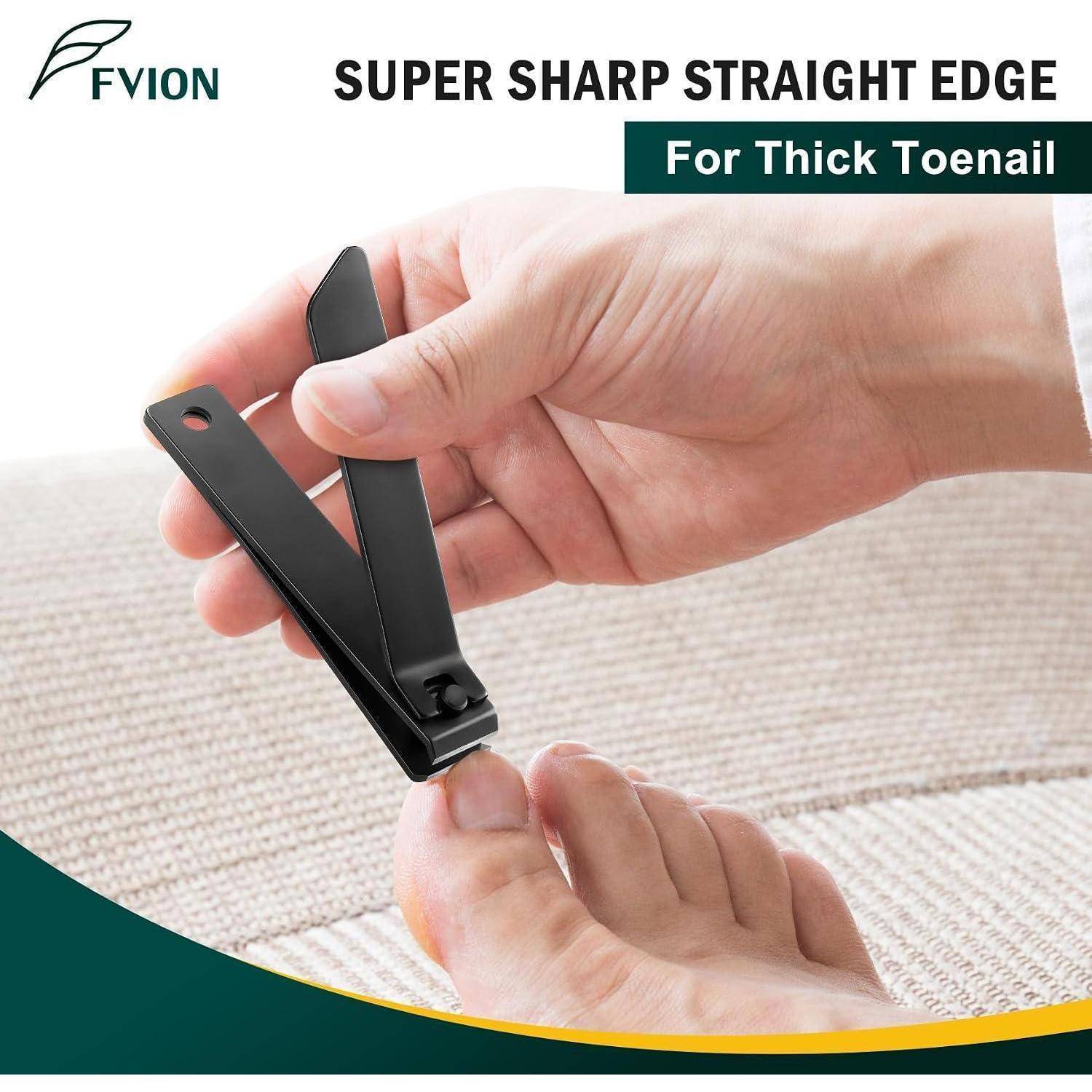 Hand benutzt einen schwarzen geraden Nagelschneider auf einer großen Zehe; der Text lautet „SUPER SHARP STRAIGHT EDGE