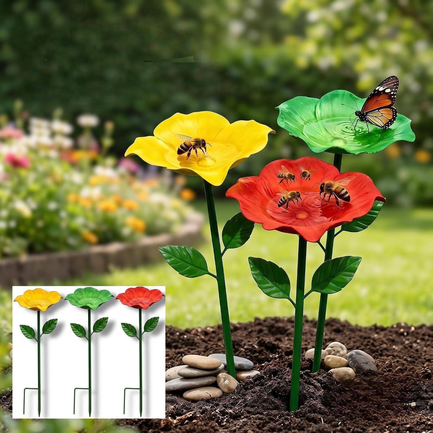 Bunte blumenförmige Insektenfallen mit Bienen und einem Schmetterling, die auf gelben, roten und grünen Blüten in einem Blumenbeet landen.