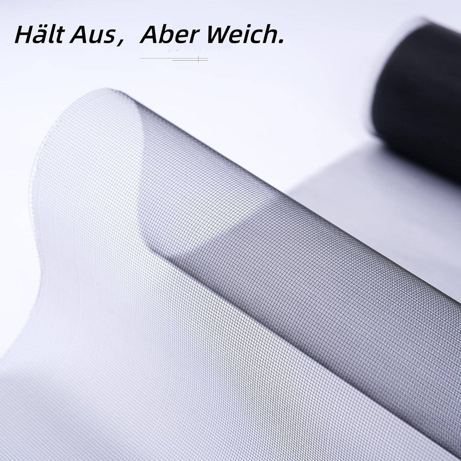 Nahaufnahme eines feinen Maschengewebes, das zu einem Zylinder gerollt ist, mit dem Text „Hält Aus, Aber Weich.