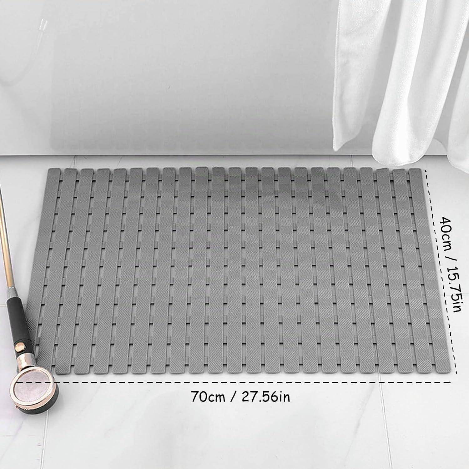 Grauer rechteckiger Webteppich mit den Maßen 70 cm x 40 cm, auf einer hellen Oberfläche dargestellt, mit einem kleinen Werkzeug daneben.
