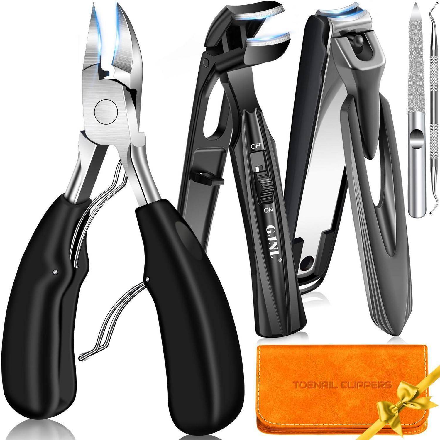 Satz Pediküre-Werkzeuge: drei Nagelzwicker, einer mit schwarzen Griffen vorne, plus Metallfeile und orangefarbenes Etui.