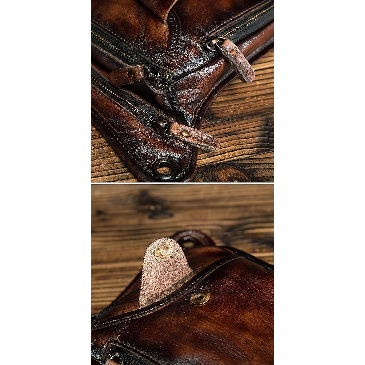 Nahaufnahme einer braunen Ledertasche mit Reißverschlüssen, Riemen und Messingbeschlägen auf einer Holzoberfläche.
