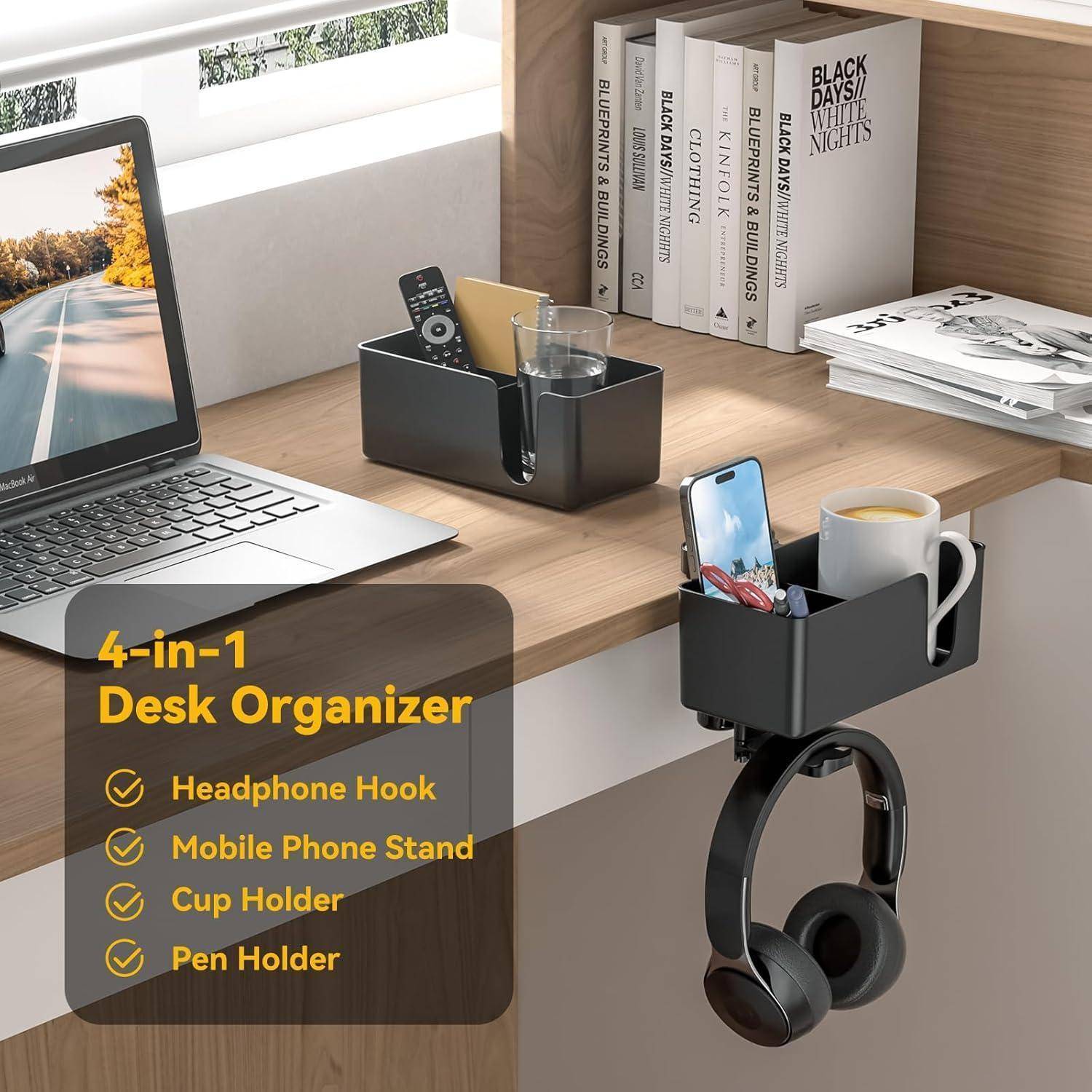 4-in-1 Schreibtischorganizer mit Kopfhörerhaken, Telefonständer, Becherhalter und Stifthalter an einem Schreibtisch angebracht; gezeigt mit Laptop, Tasse, Telefon, Stiften und Kopfhörern.