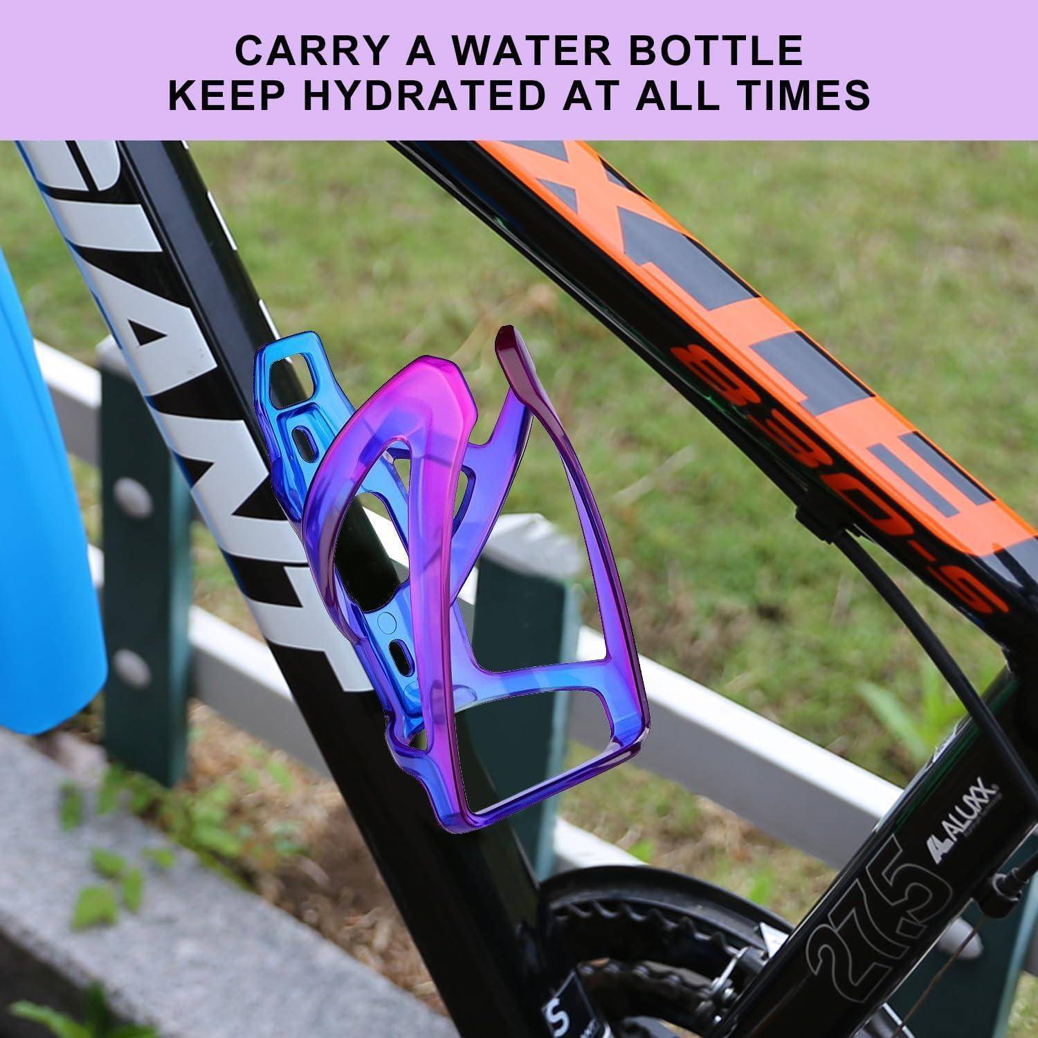 Zwei Fahrrad-Flaschenhalter an einem Fahrradrahmen montiert unter dem Text „TRAGEN SIE EINE WASSERFLASCHE – BLEIBEN SIE JEDERZEIT HYDRATISIERT