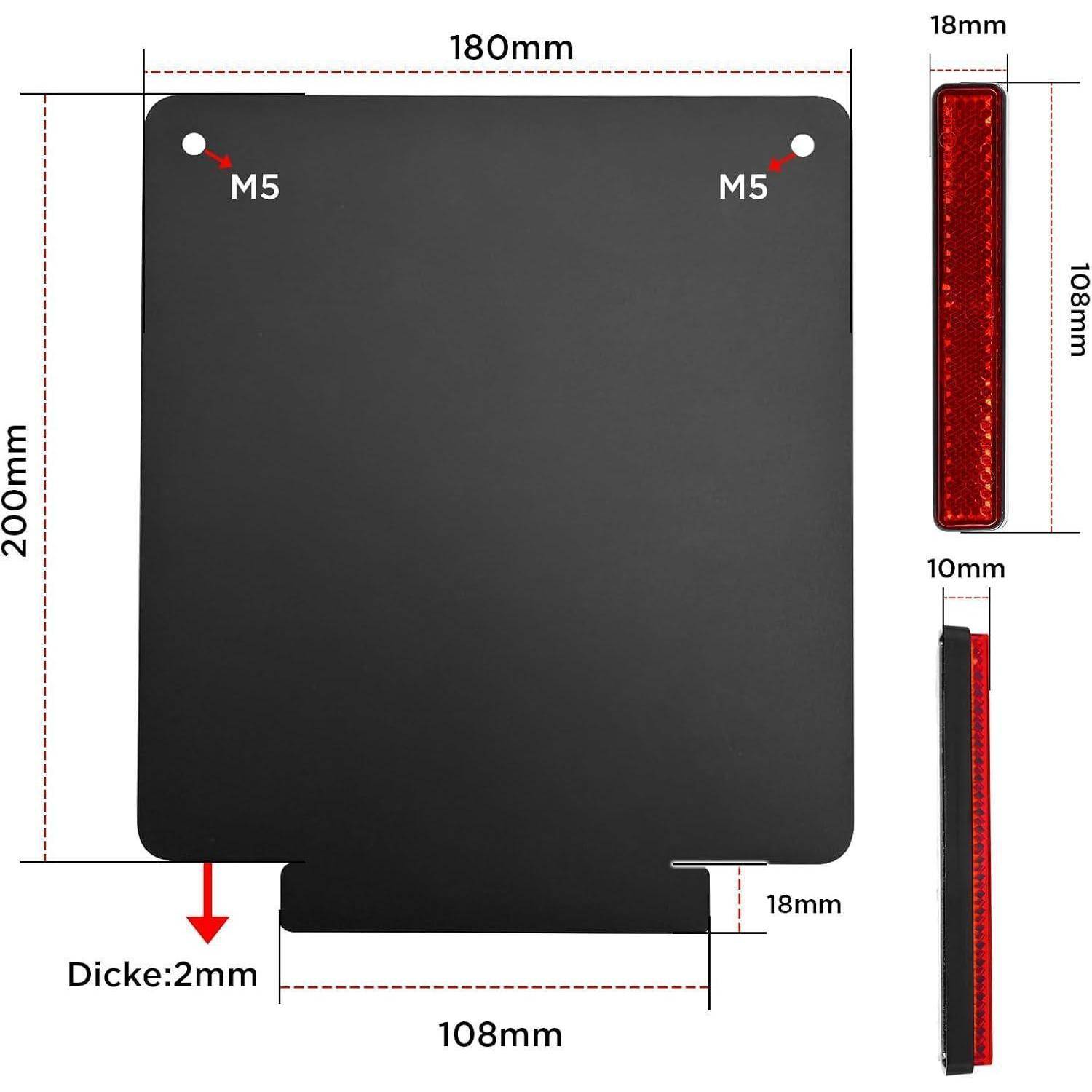 Maßstabgerechte Zeichnung einer schwarzen rechteckigen Platte mit zwei M5-Befestigungslöchern, mit Größenangaben 200 mm mal 180 mm und einer unteren Lasche von 108 mm mit 2 mm Dicke.