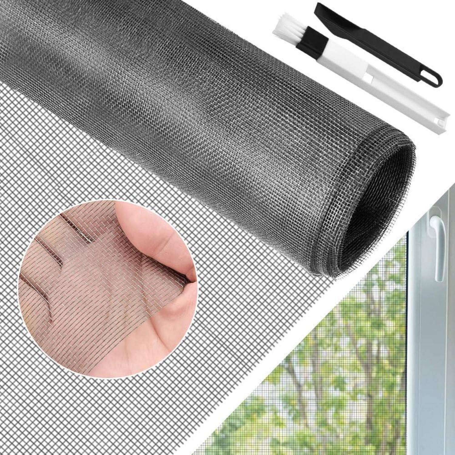 Rolle aus Fensternetzmaterial mit Installationswerkzeugen und vergrößerter Nahaufnahme mit feinem schwarzem Netz und einer Hand, die es neben einem Fenster hält.