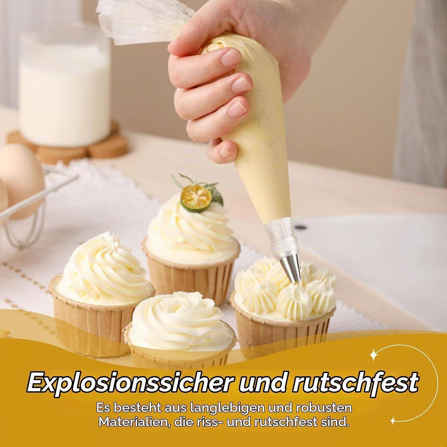 Das Bild zeigt das Auftragen von Glasur mit einer Spritztüte auf Cupcakes; der deutsche Text besagt „Explosionssicher und rutschfest
