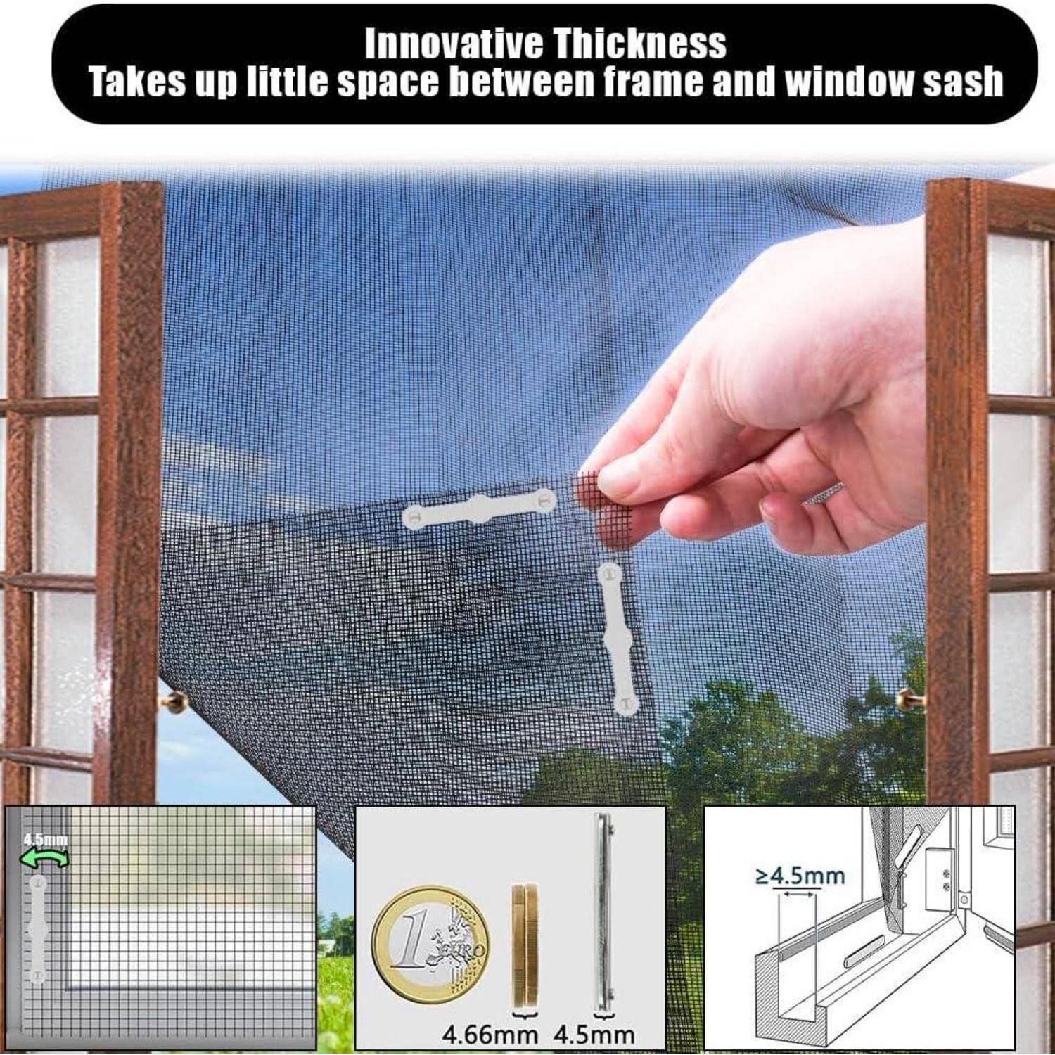 Manuelle Installation eines dünnen Fensterscreens zwischen Rahmen und Flügel, mit vergrößerten Nahaufnahmen, die eine Dicke von 4,5 mm und einen Münzvergleich von 4,66 mm zeigen.