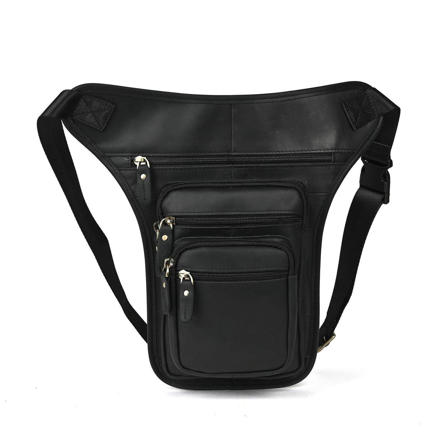 Schwarze Ledertasche zum Umhängen mit verstellbarem Riemen und drei vorderen Reißverschlusstaschen auf weißem Hintergrund.