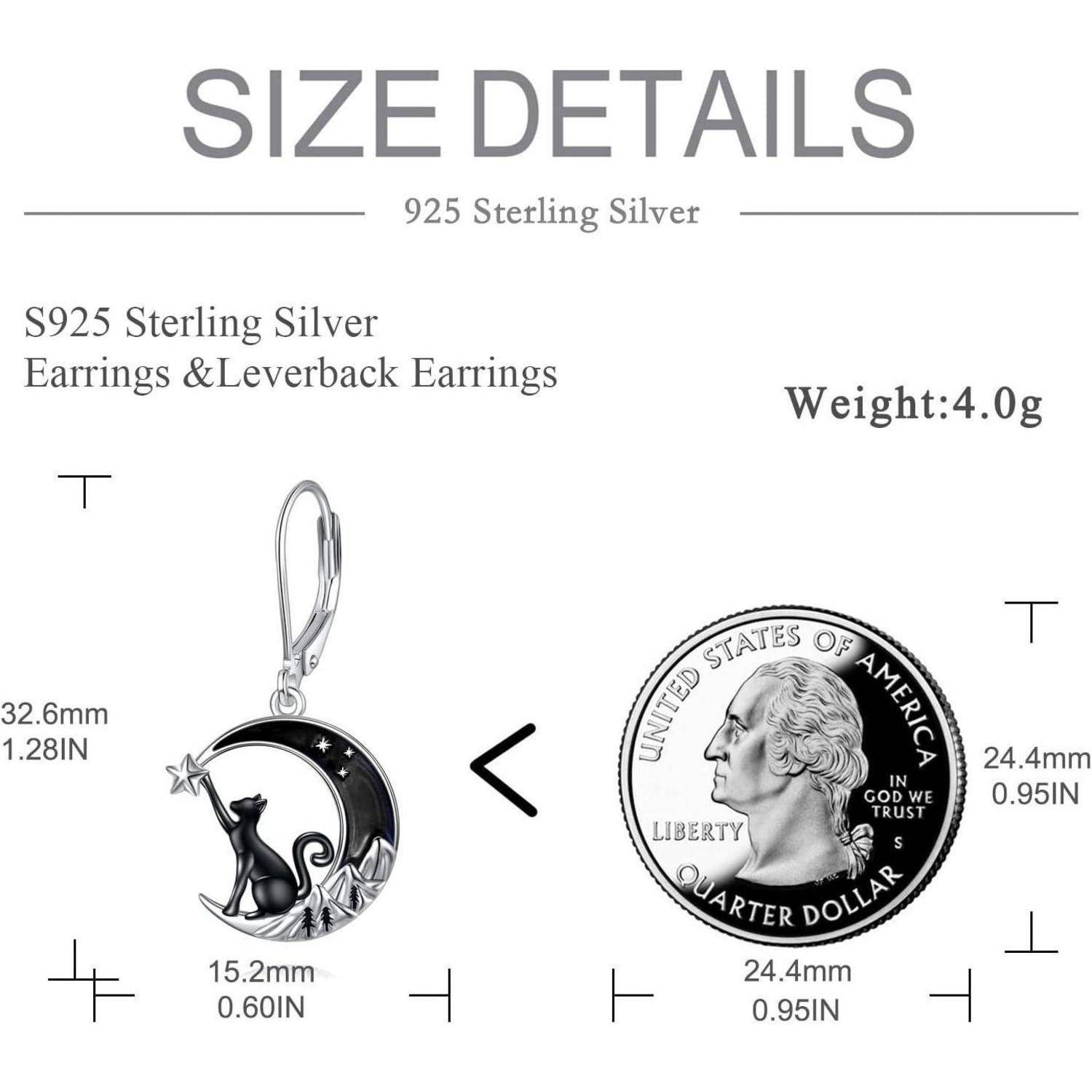 Größendetails für S925 Sterlingsilber-Ohrringe und Klappriegelverschluss-Ohrringe mit einem Katzen-und-Mond-Charm, Gewicht 4,0 g und Abmessungen im Vergleich zu einer Vierteldollarmünze.