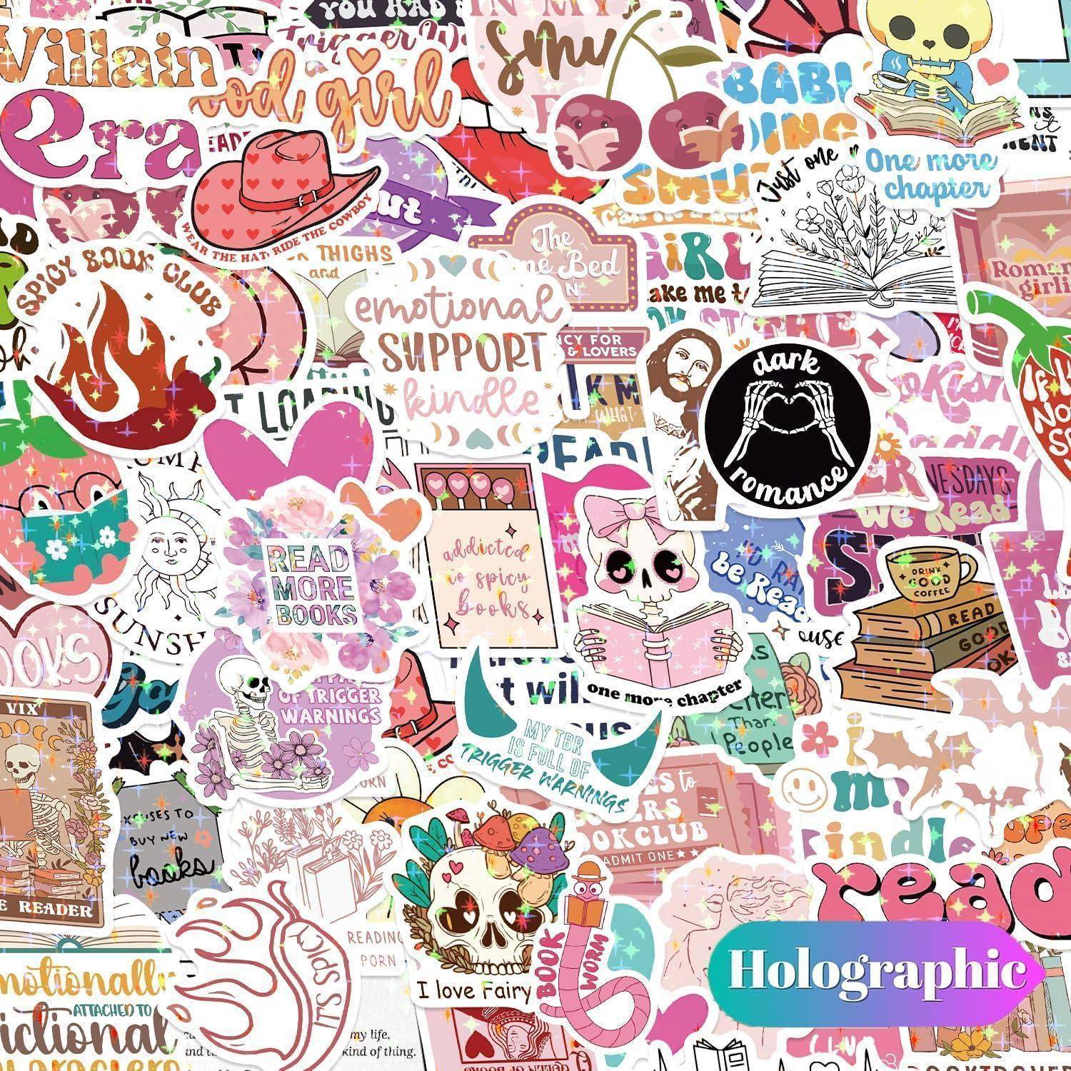 Bunte Collage aus holografischen Buch-Stickern mit Lese-Themen-Phrasen, Schädeln, Herzen, Büchern und süßen illustrierten Figuren.
