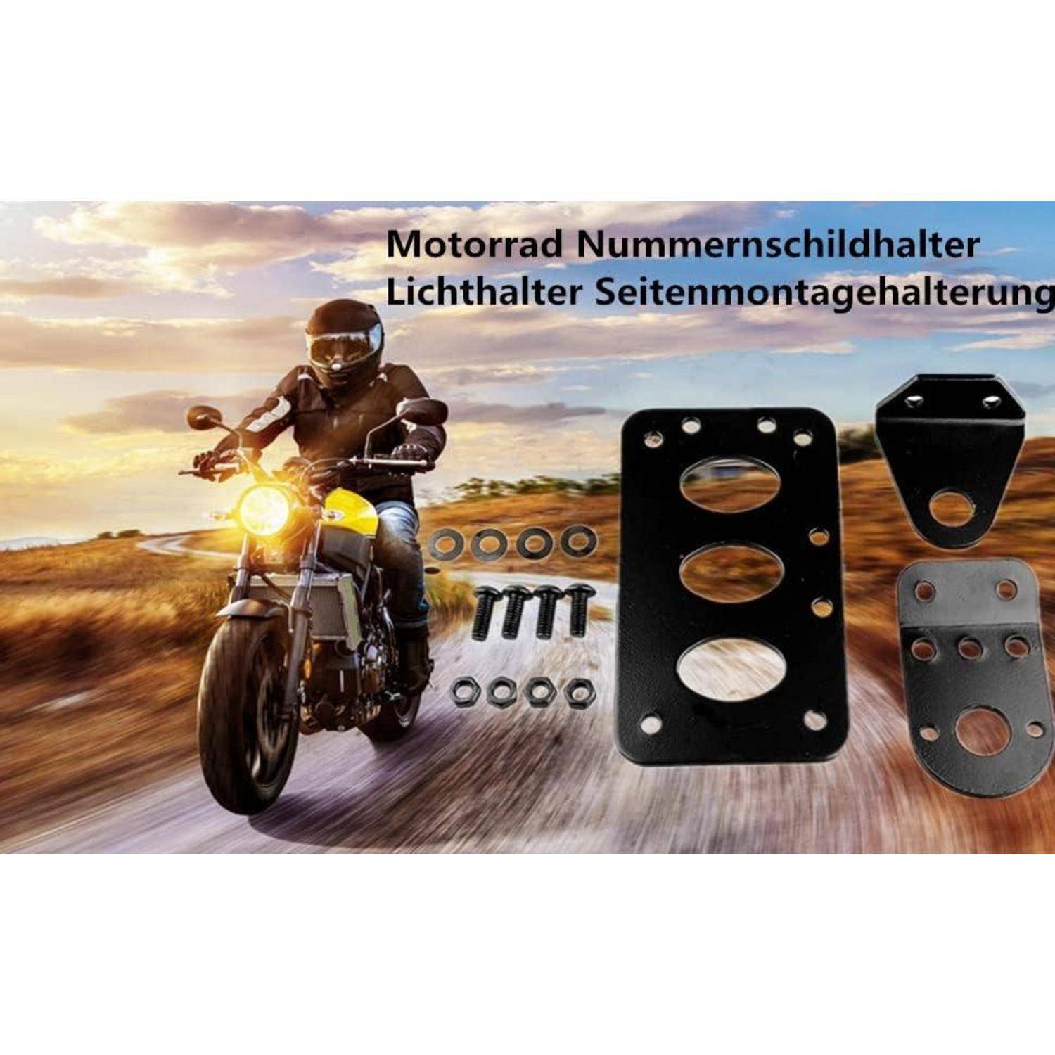 Motorrad-Kennzeichenhalter und Seitenmontage-Leuchtenhalter-Set mit Halterungen, Bolzen und Unterlegscheiben, das neben einem Fahrer auf der Straße gezeigt wird.