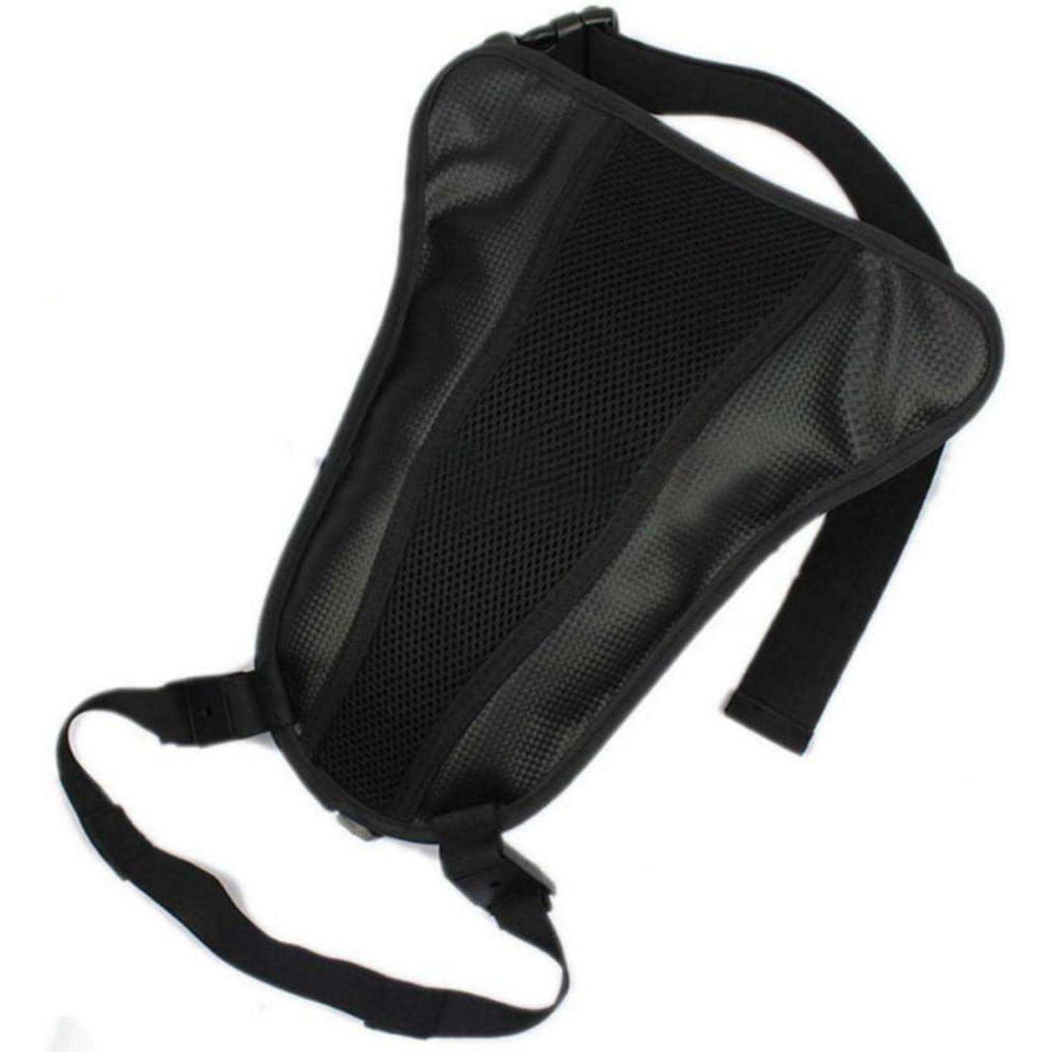 Schwarzer gepolsterter dreieckiger Rucksack oder Tasche mit Netzfront und verstellbaren Schultergurten, auf weißem Hintergrund dargestellt.