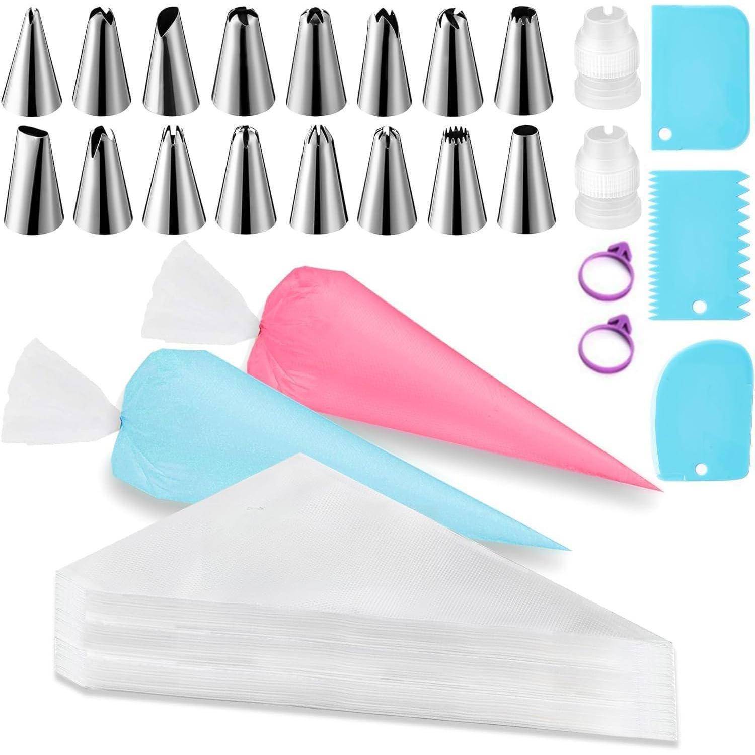 Sortiertes Gebäck-Dekorationset mit Metallspritztülle, Einweg-Spritzbeutel, Kupplungen und Spachteln in Weiß, Blau und Rosa.