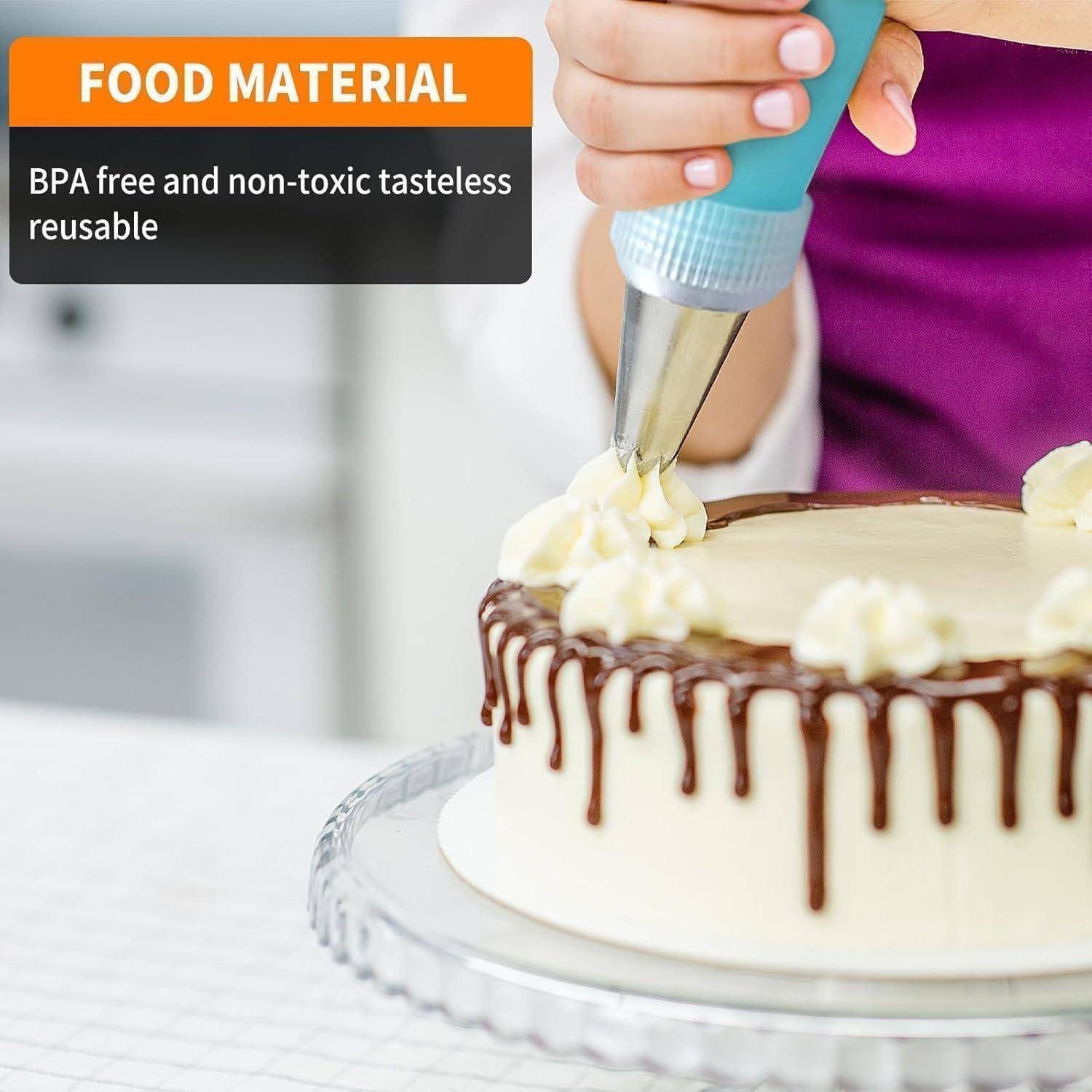Hand dekoriert einen gefrorenen Kuchen mit einer Spritztüte; Text sagt „LEBENSMITTELMATERIAL