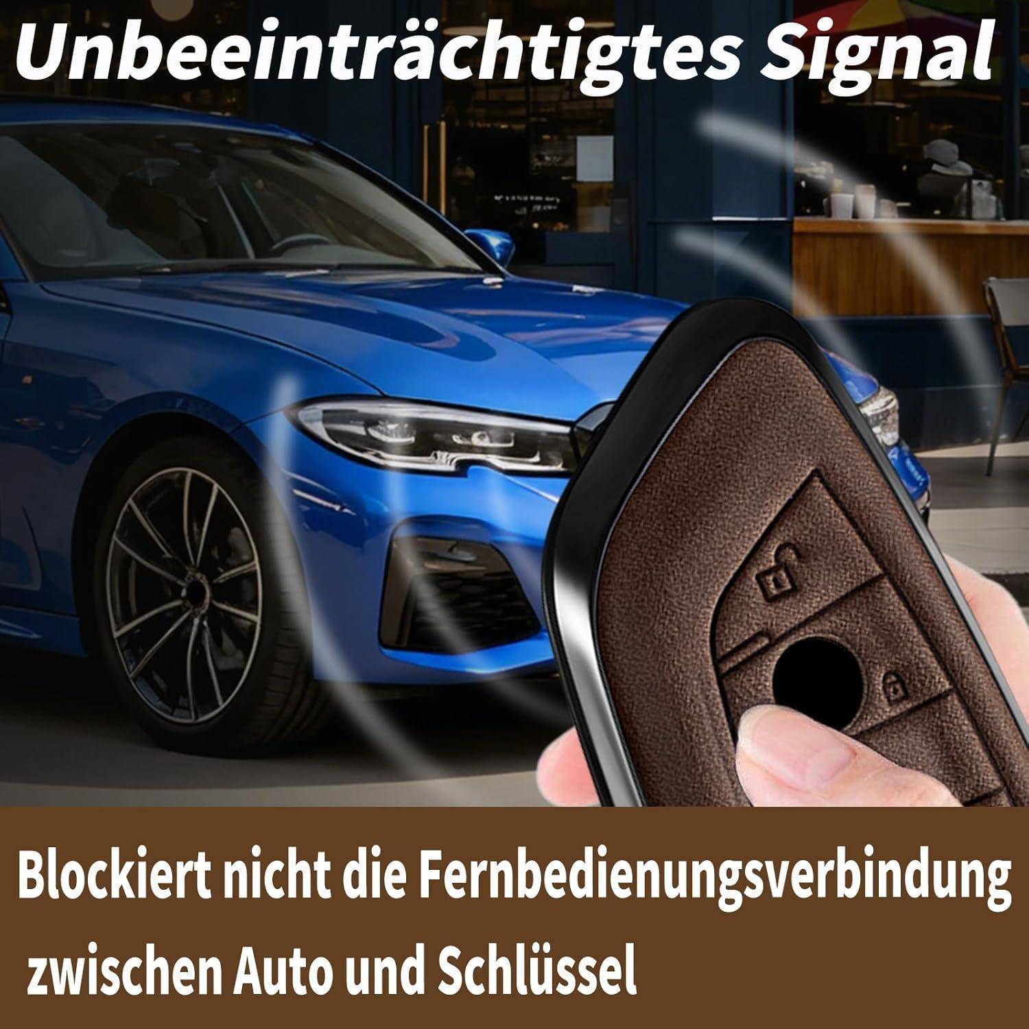 Blaues Auto mit einer Schlüsselanhänger-Fernbedienung im Vordergrund und deutschem Text, der besagt „Unbeeinträchtigtes Signal